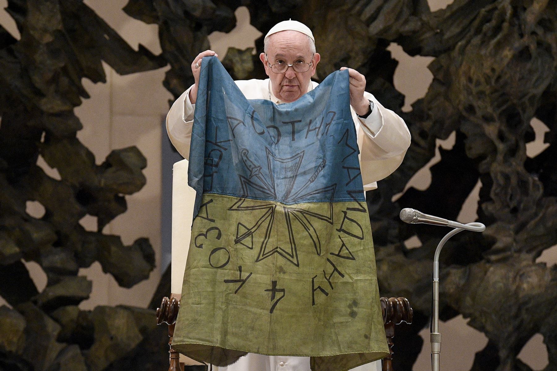 Papa Francisco ordena publicar en internet archivos sobre los judíos en Holocausto