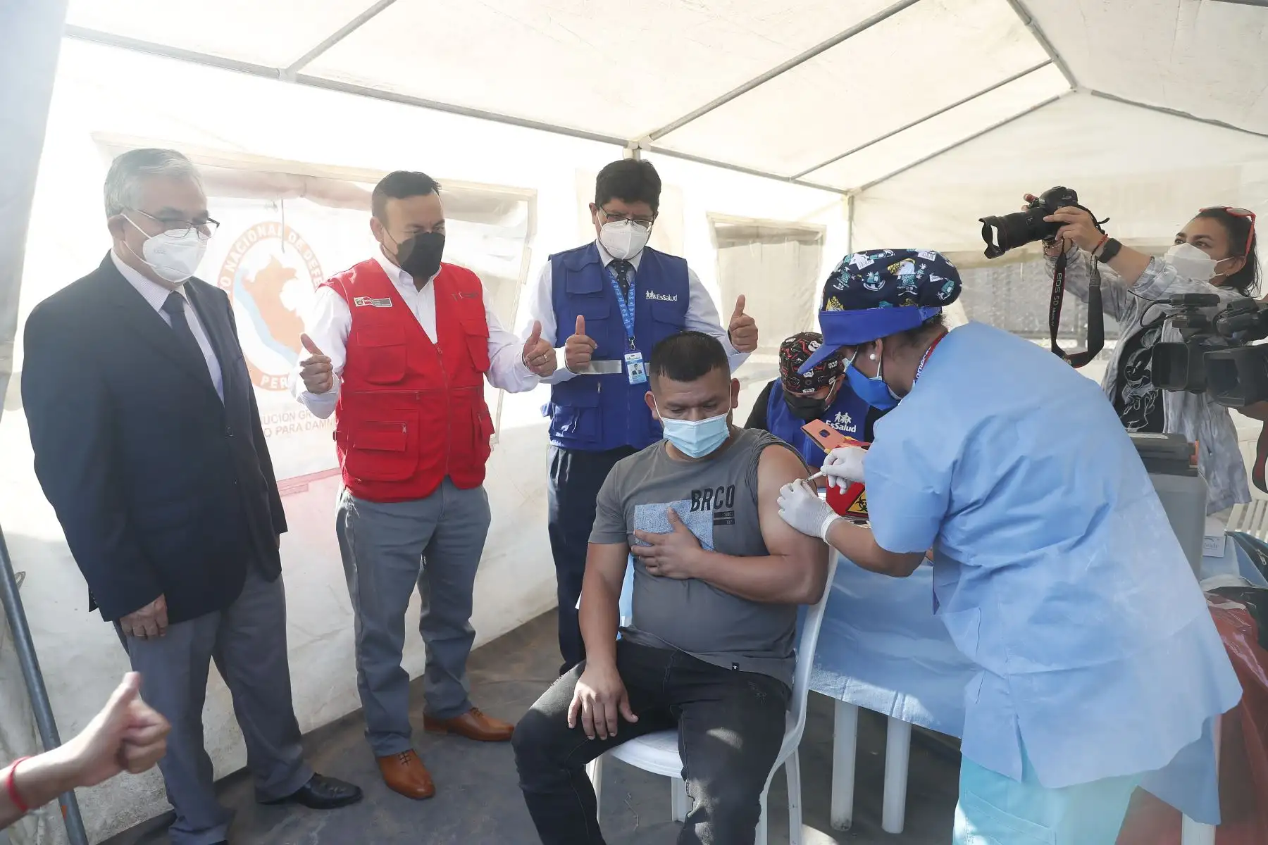 Participan el ministro de Justicia y Derechos Humanos, Félix Chero; el tercer miembro del Consejo Nacional Penitenciario del INPE, Leoncio Delgado y el presidente ejecutivo de Essalud, Raúl Fonseca. Foto: ANDINA/Renato Pajuelo