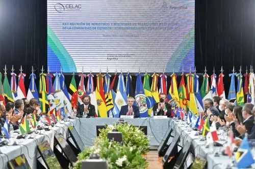 Pese a que no tiene coincidencias políticas con algunos países de la región, Borrell dijo que la Unión Europea mantiene "excelentes relaciones" con América Latina. Foto: AFP