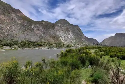 El río Ocoña incrementó su caudal a causa de las lluvias intensas que se registran en Arequipa. Foto: internet/medios.