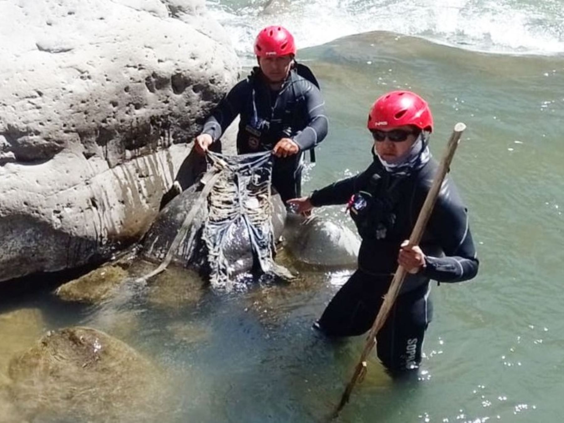 Arequipa: Policía encuentra pantalón de adolescente que cayó a las aguas del río Colca