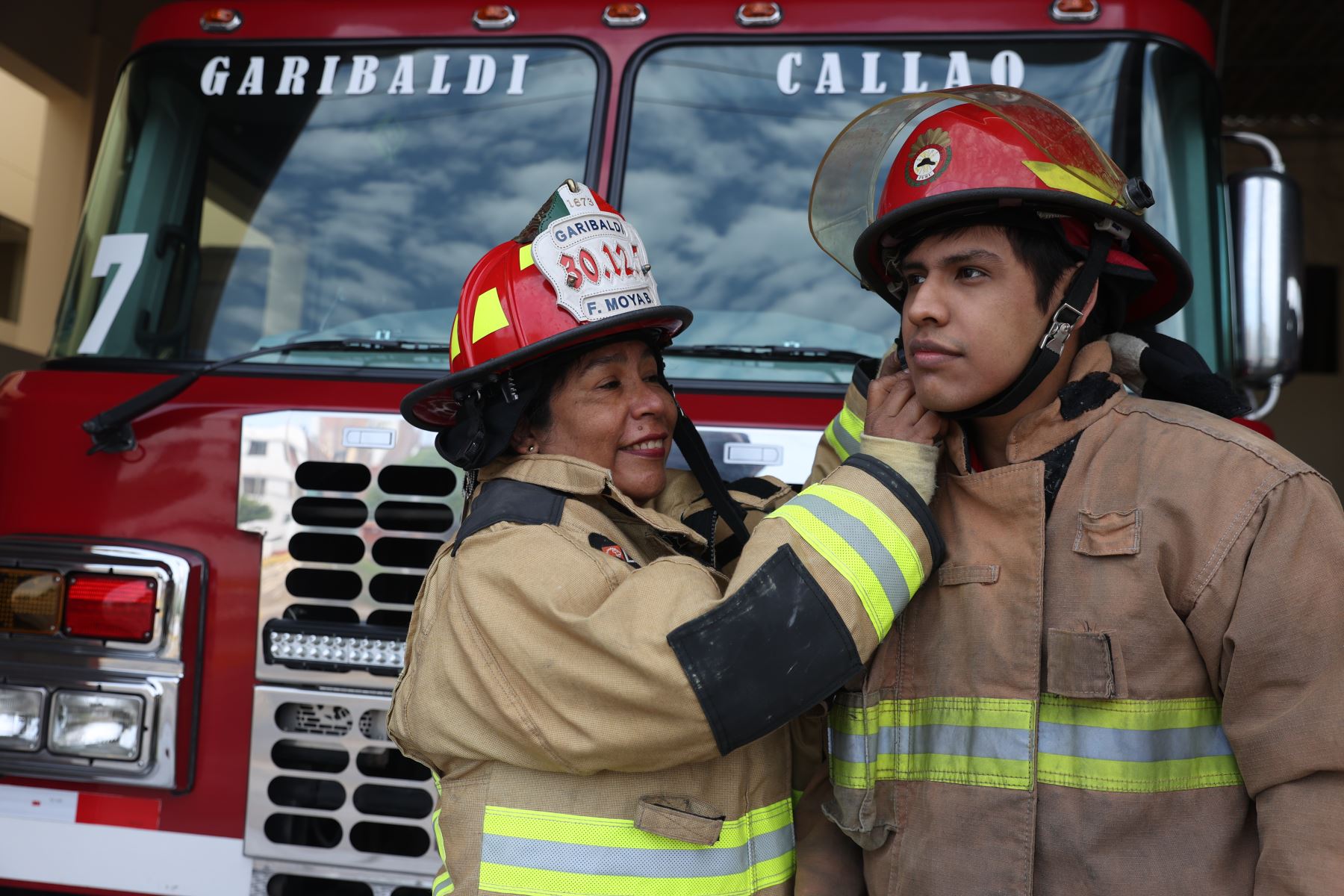 Día de la Madre: bombera e hijo unidos por la vocación de salvar vidas [video]