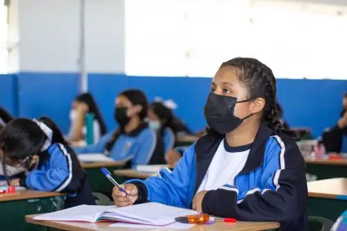 Kayla Zevallos Saldaña tiene 15 años y estudia en la Institución Educativa Emblemática Mercedes Cabello de Carbonera. Desde pequeña practica natación y toca el violín y el saxofón. En agosto, junto a 13 niñas peruanas, viajará al Centro Espacial Houston de la NASA.
Foto: ANDINA/Braian Reyna