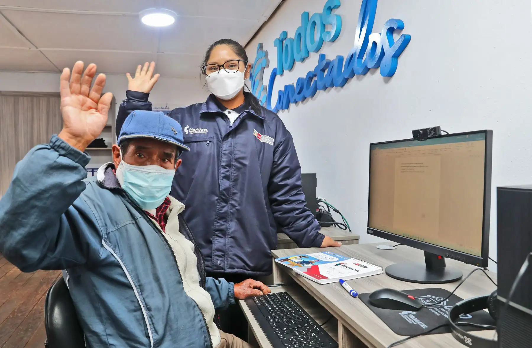 La instalación del CAD de Huarochirí, cuenta con seis computadoras, un televisor 50’’, impresora, útiles de oficina y material de prevención del COVID–19.
Foto: ANDINA/MTC