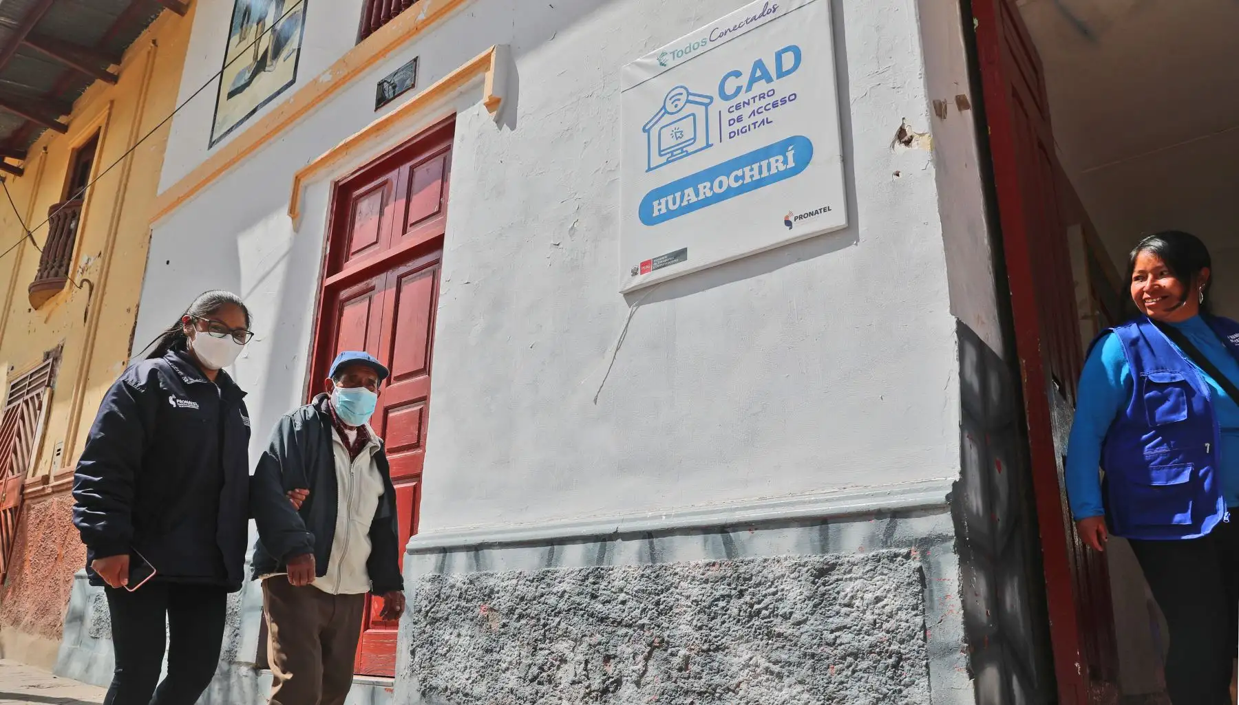 Uno de los principales retos del Ministerio de Transportes y Comunicaciones (MTC) es reducir la brecha en infraestructura y acceso a Internet en zonas rurales, por ello, hoy terminó de implementarse 12 Centros de Acceso Digital (CAD), que permitirán la inclusión y el empoderamiento de más de 9800 ciudadanos ubicados en zonas rurales de Lima.  
Foto: ANDINA/MTC