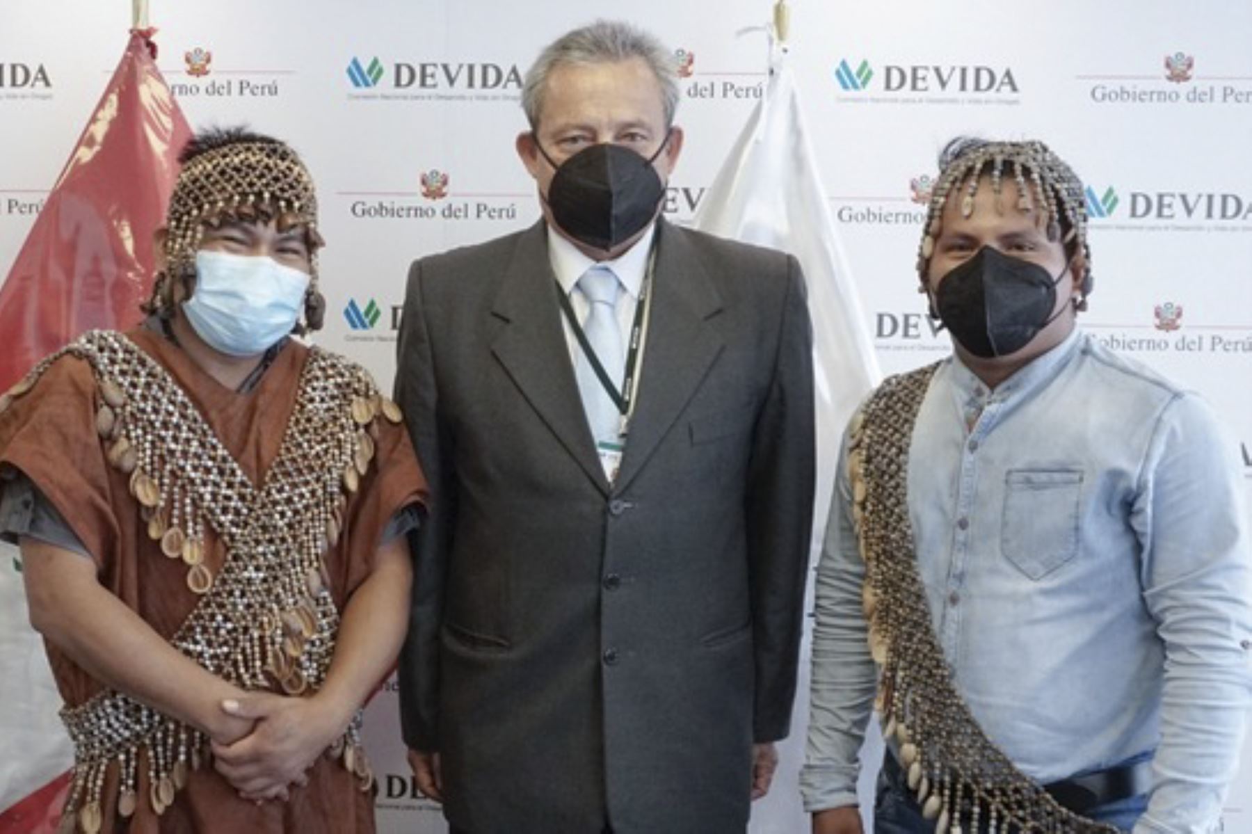 Presidente de Devida, Ricardo Soberón, sostuvo reunión con dirigente nativo Herlin Odicio.