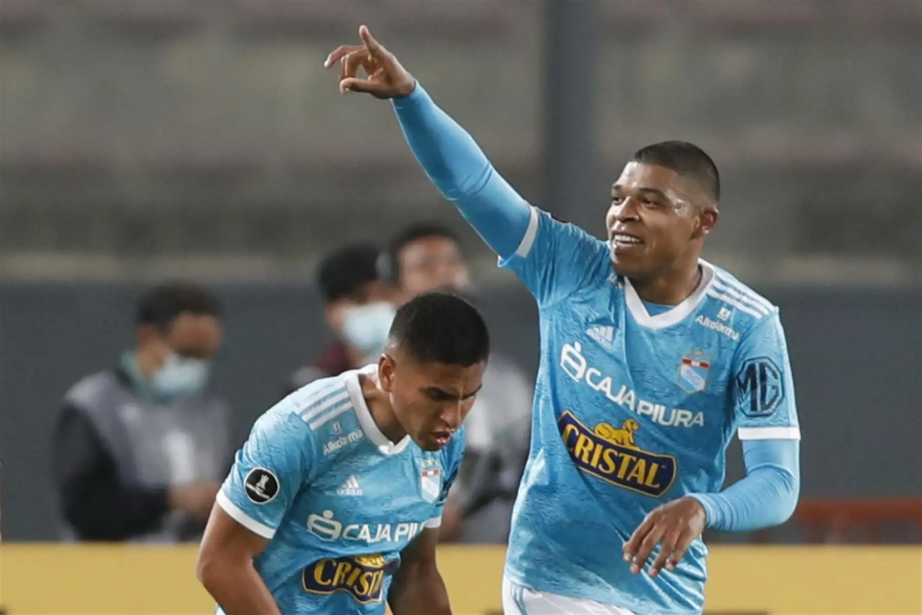 Percy Liza de Sporting celebra un gol, en un partido de la Copa Libertadores entre Sporting Cristal y Universidad Católica en el estadio Nacional en Lima.
Foto: EFE