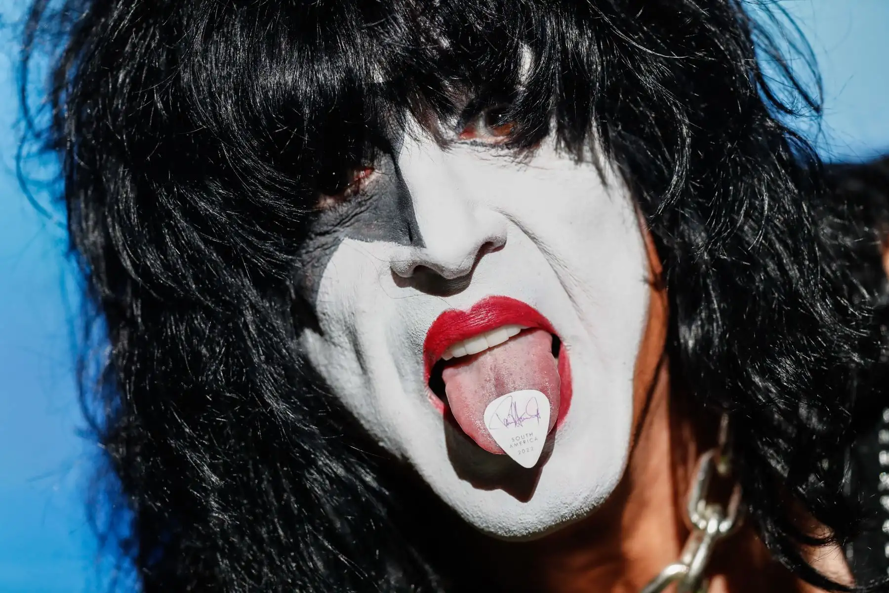 La emblemática banda Kiss ofreció su último show en Perú, con una ambiciosa puesta en escena que incluyó explosiones, fuegos artificiales, plataformas y gigantescas pantallas, en el Arena 1 de La Costa Verde como parte de su “The End of the Road World Tour”.
Foto: ANDINA/Carlos Lezama