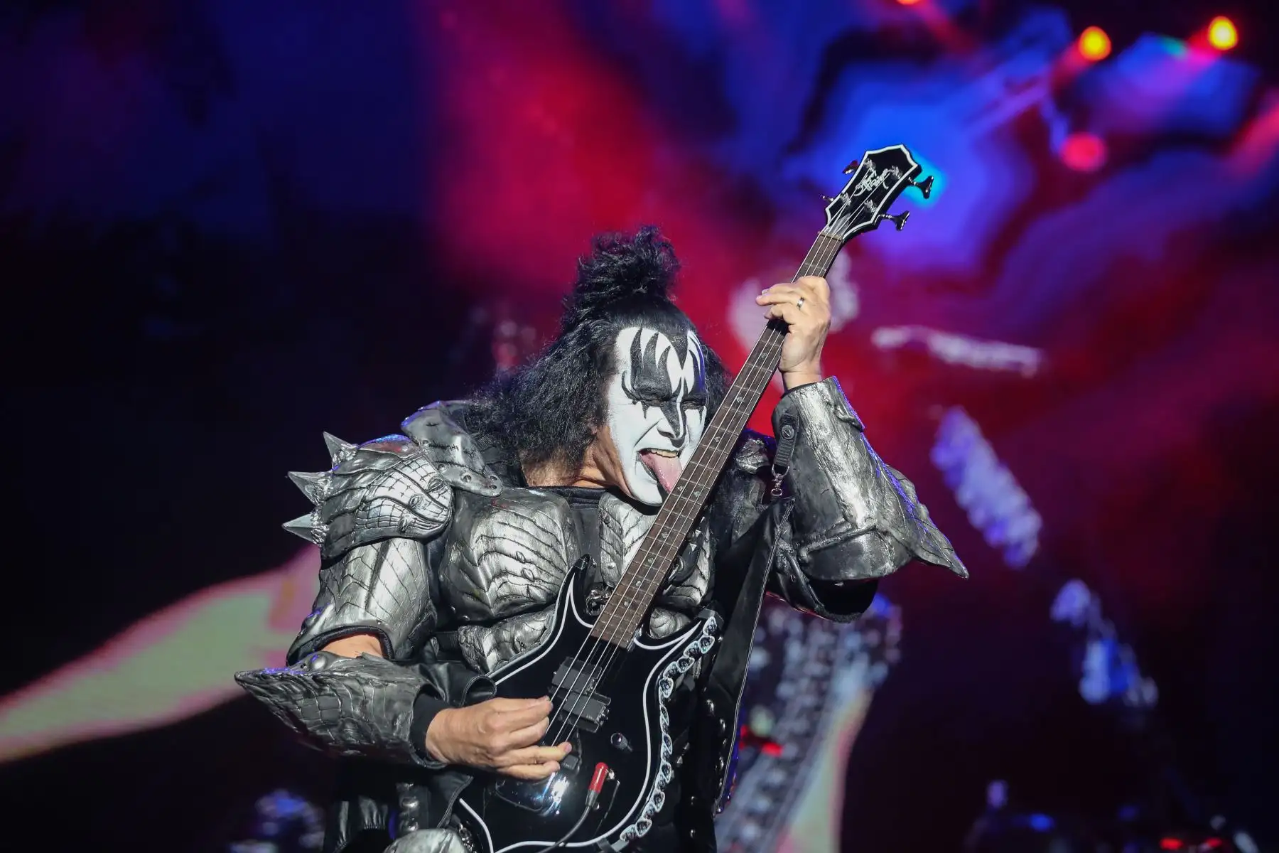 La emblemática banda Kiss ofreció su último show en Perú, con una ambiciosa puesta en escena que incluyó explosiones, fuegos artificiales, plataformas y gigantescas pantallas, en el Arena 1 de La Costa Verde como parte de su “The End of the Road World Tour”.
Foto: ANDINA/Carlos Lezama