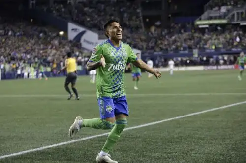 Ruidíaz celebra uno de sus dos goles que le permite al Seattle Sounders vencer 3-0 a los Pumas y así alzarse con la Liga de Campeones de la Concacaf