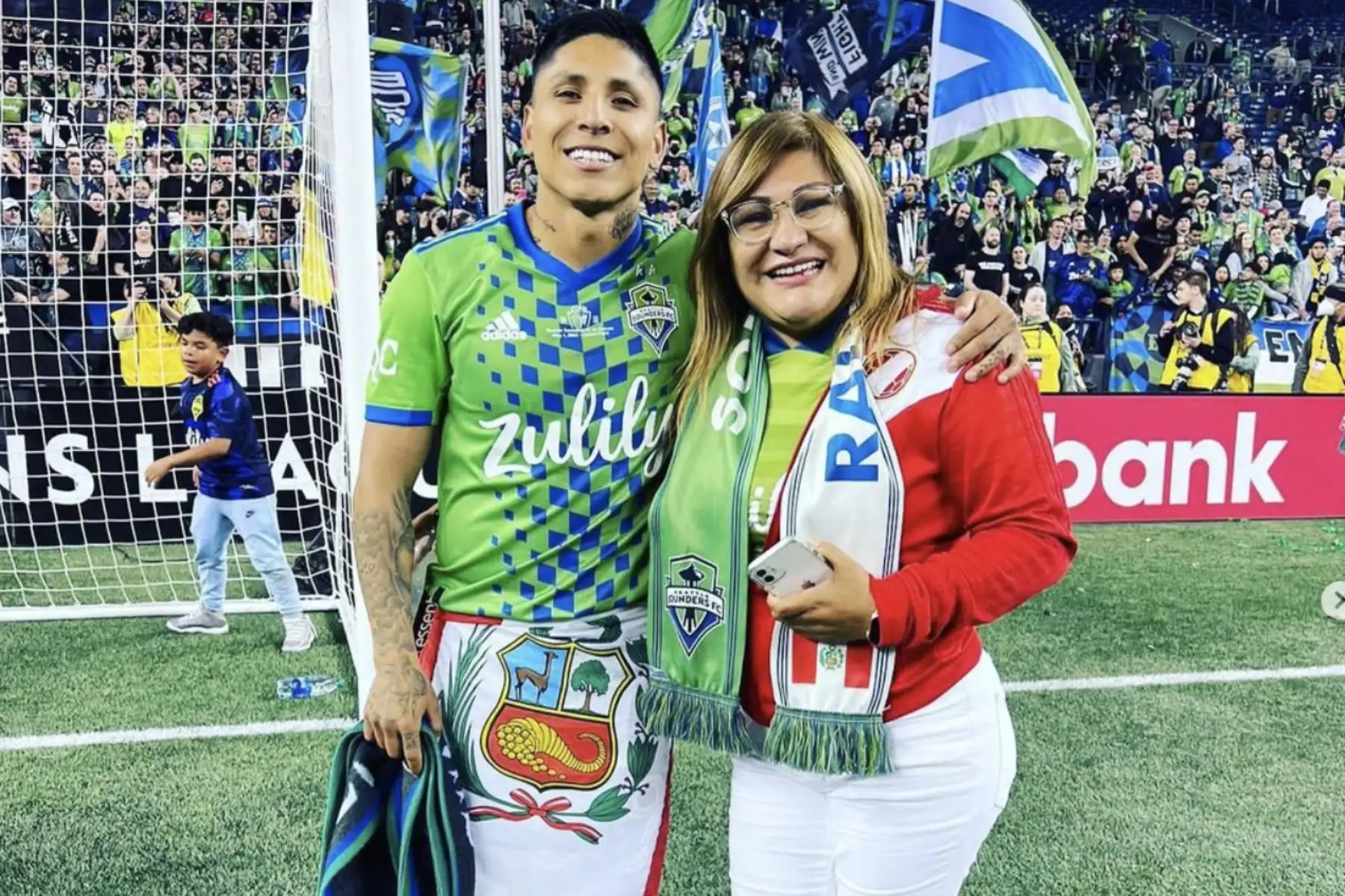 En Estados Unidos, campeón de la Major League Soccer (MLS), campeón de Concachampions, goleador del Seattle desde que llegó y muy cerca de ser el goleador histórico del club.  Foto: Instagram.com/raulruidiazm