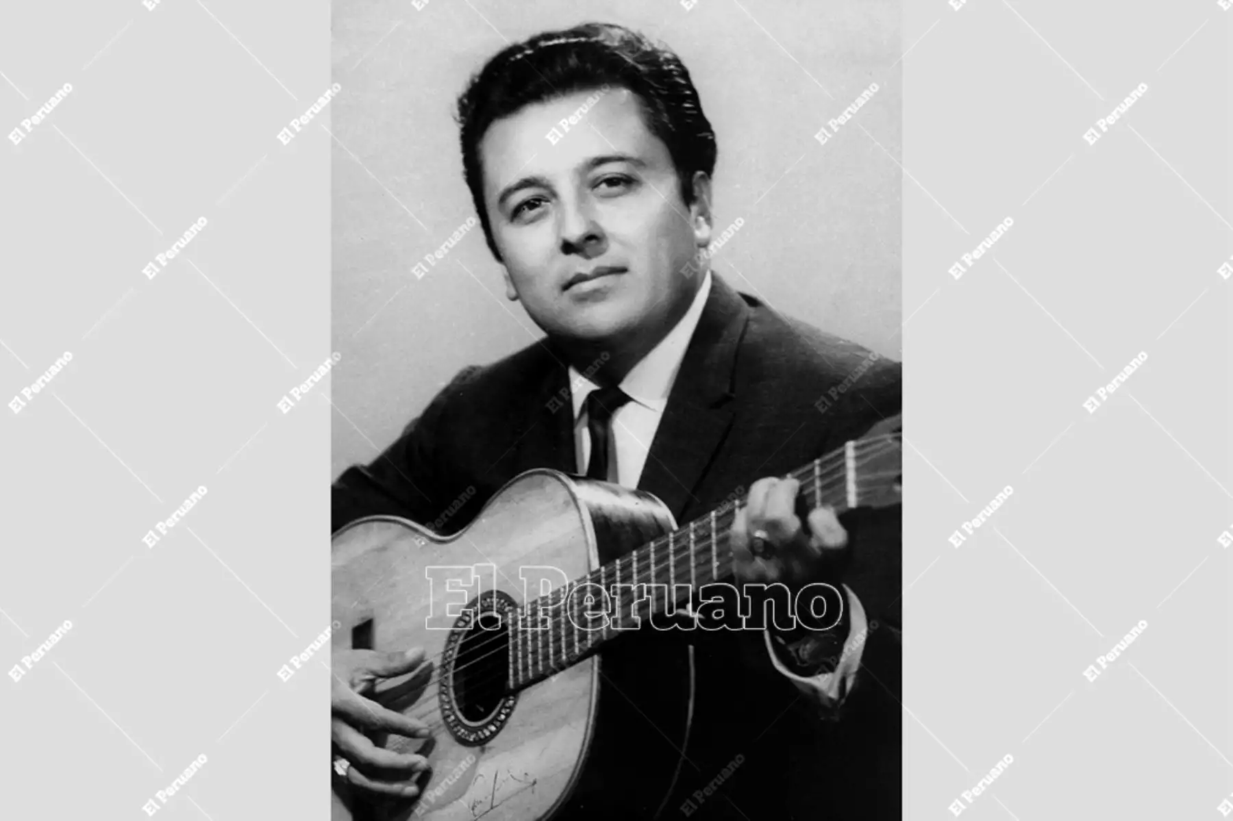 Lima - Década 1960 / Retrato de Lucho Barrios en el famoso estudio de Luz y Sombra. Foto: Archivo Histórico de El Peruano / Luz y Sombra