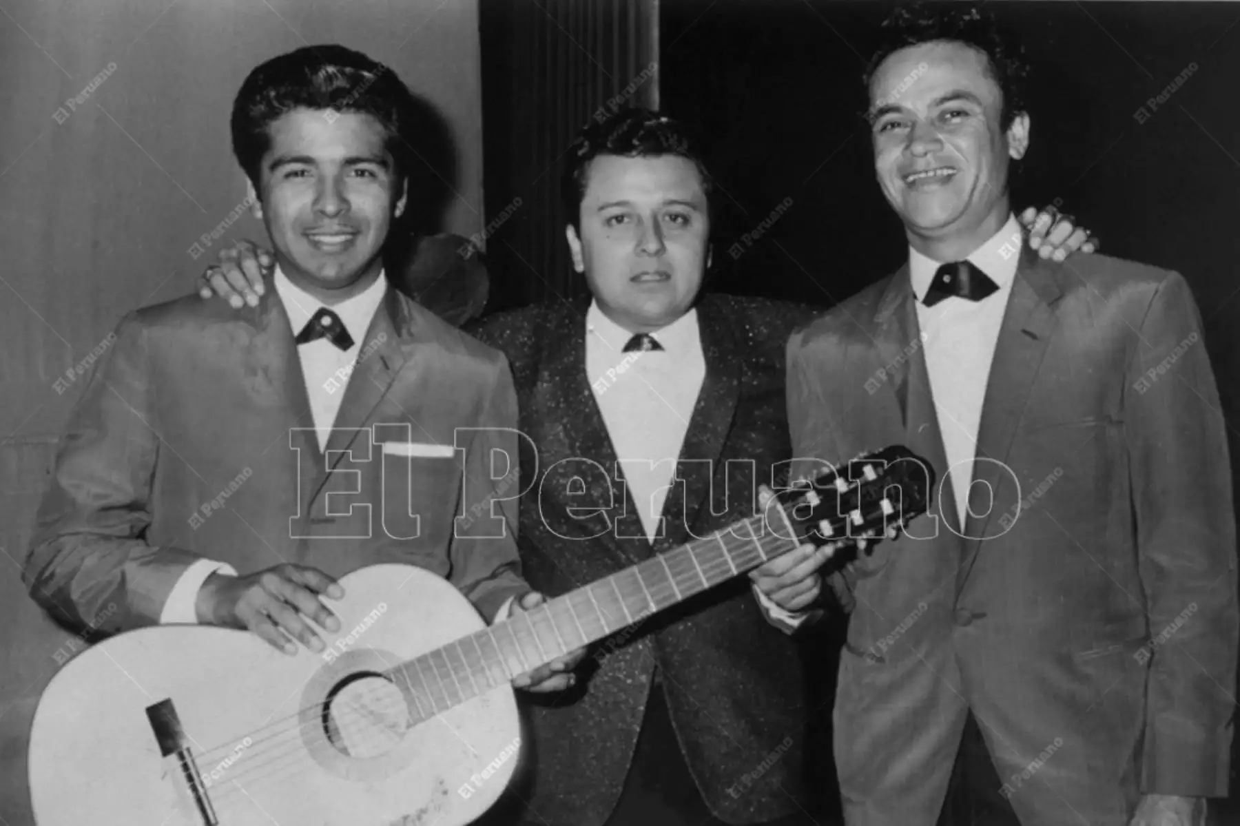 Lima - Década 1970 / Lucho Barrios (ce) junto a Cato Caballero (iz) y Chalo Reyes (der) integrantes del Trío Los Incas.  Foto: Archivo Histórico de El Peruano