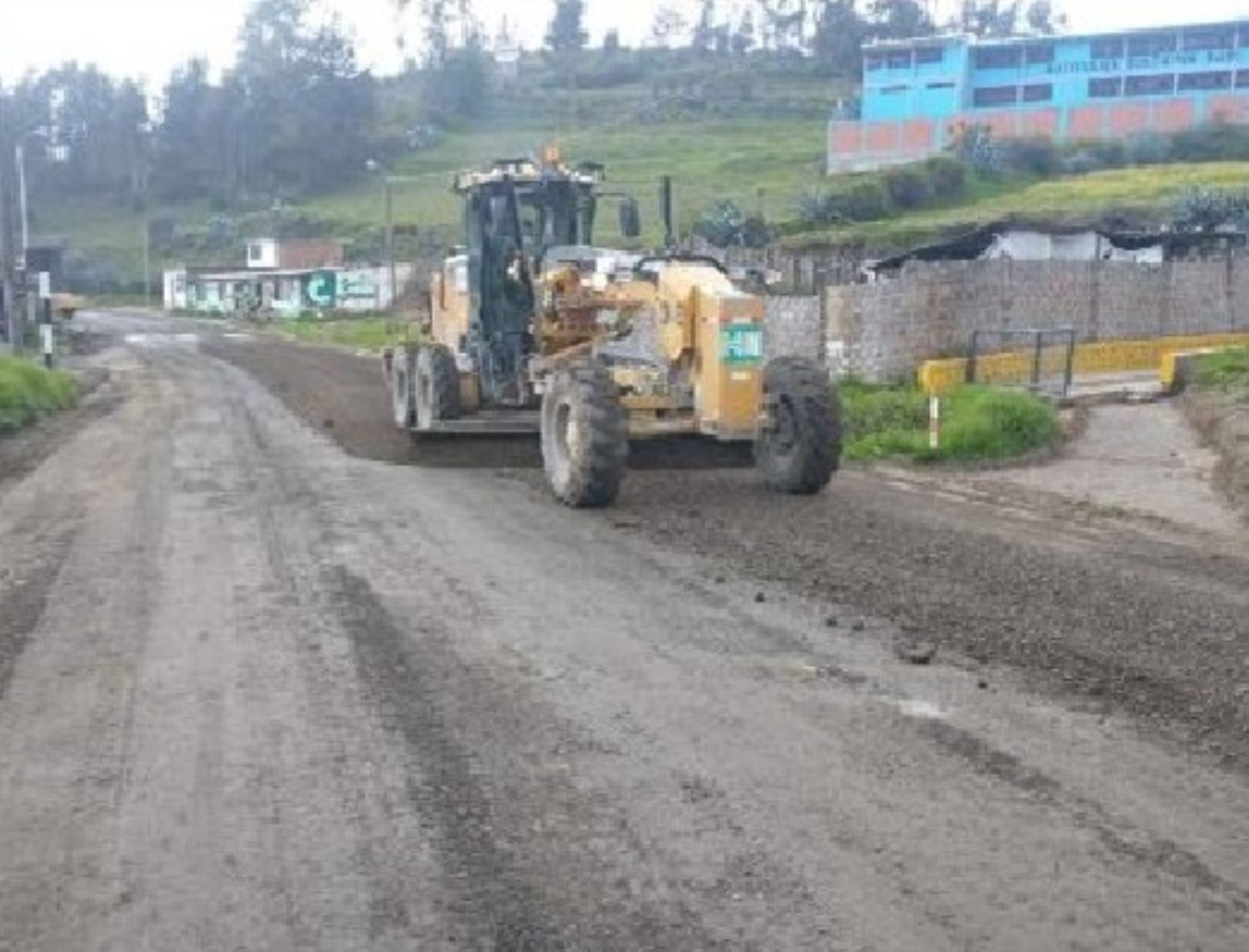 Áncash: minera presta maquinaria para culminar obra vial abandonada en distrito de Cajacay