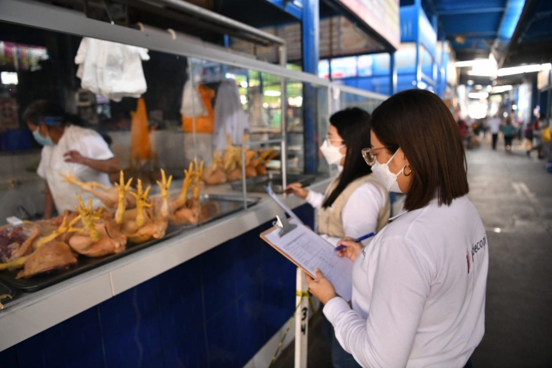 Coordinan acciones para fortalecer monitoreo de precios de alimentos exonerados de IGV