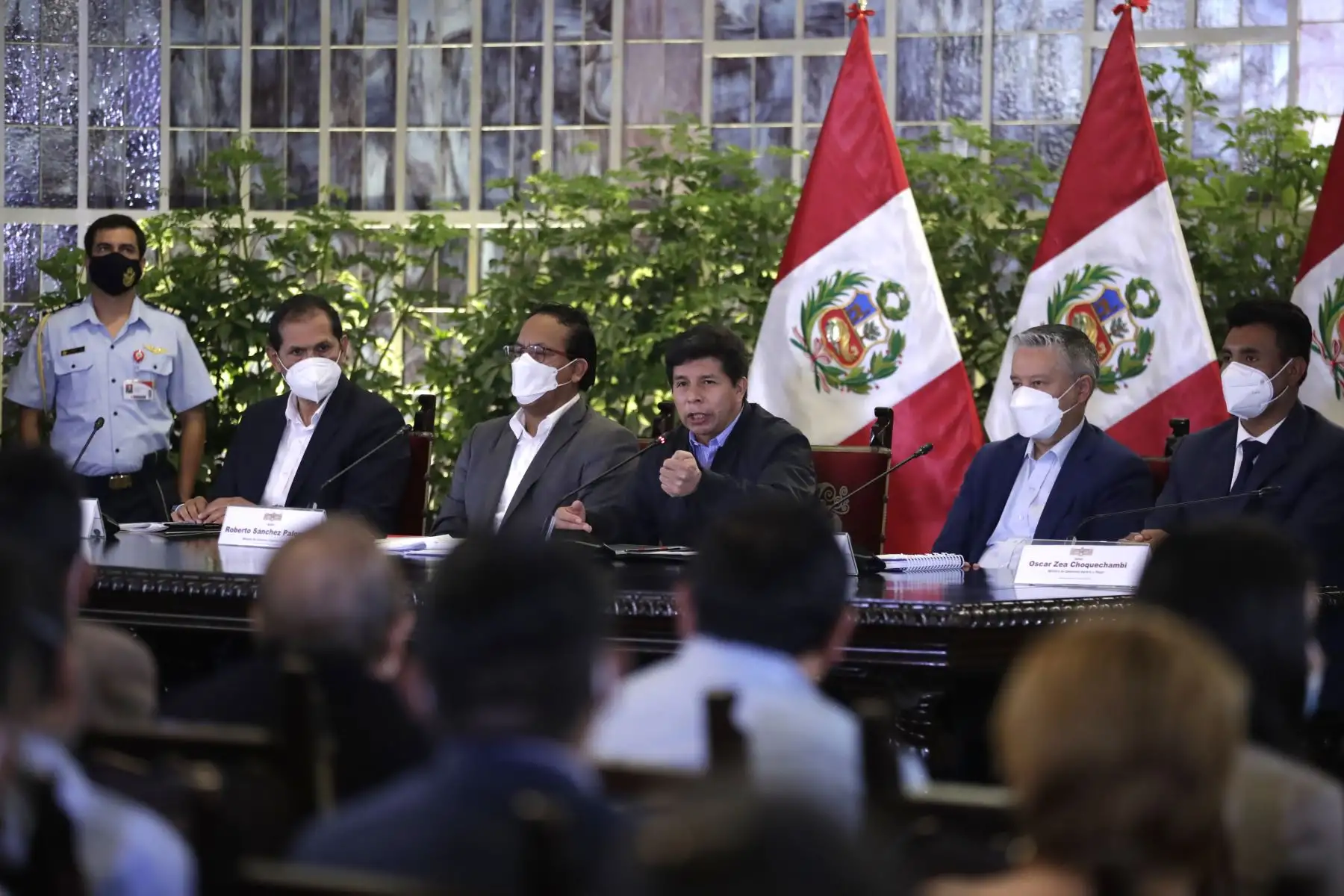 El jefe de Estado, Pedro Castillo Terrones, se reunió hoy con más de 100 microempresarios y dirigentes del emporio comercial de Gamarra. 
Foto: ANDINA/Presidencia Perú