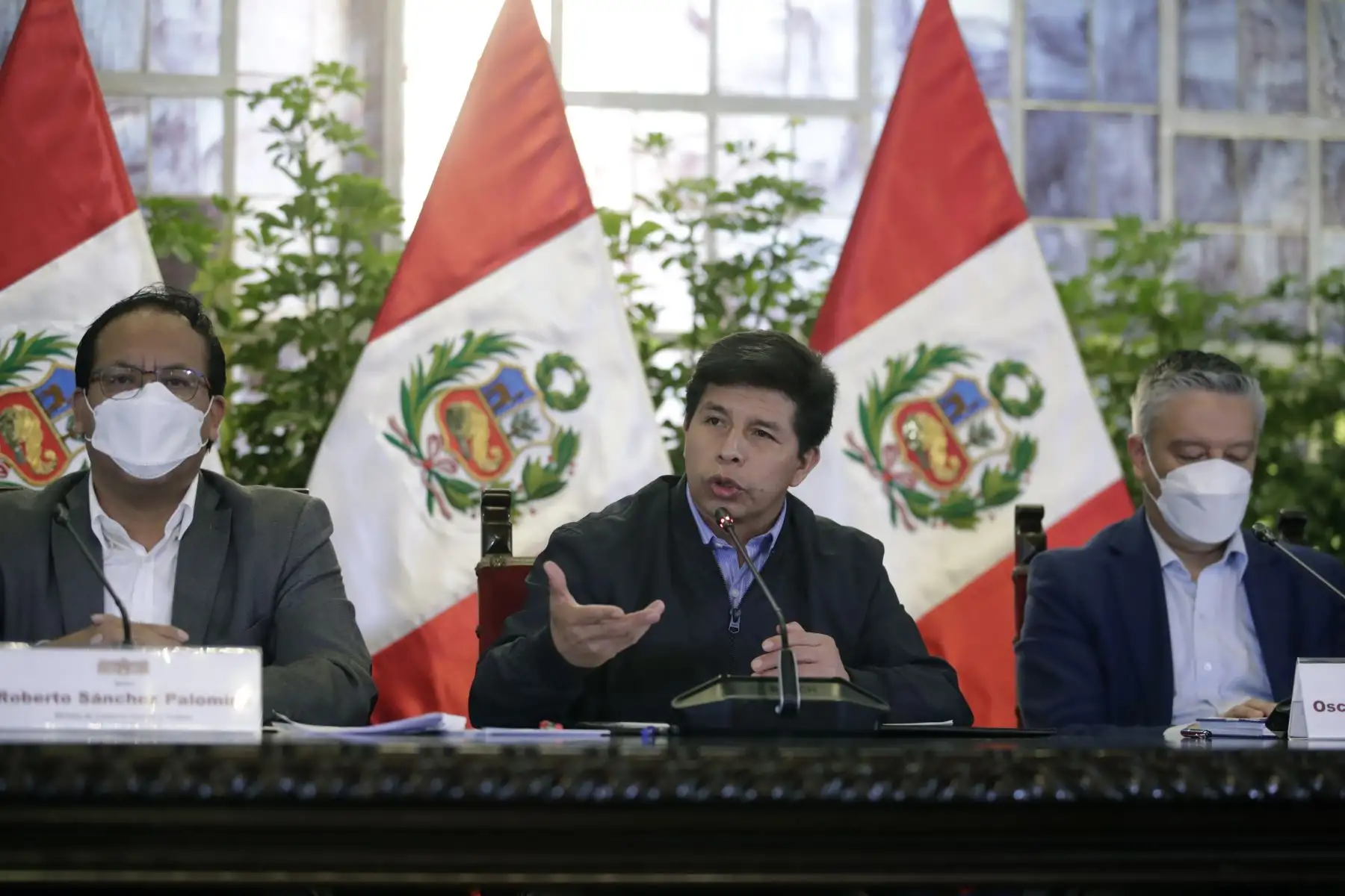 El jefe de Estado, Pedro Castillo Terrones, se reunió hoy con más de 100 microempresarios y dirigentes del emporio comercial de Gamarra. 
Foto: ANDINA/Presidencia Perú