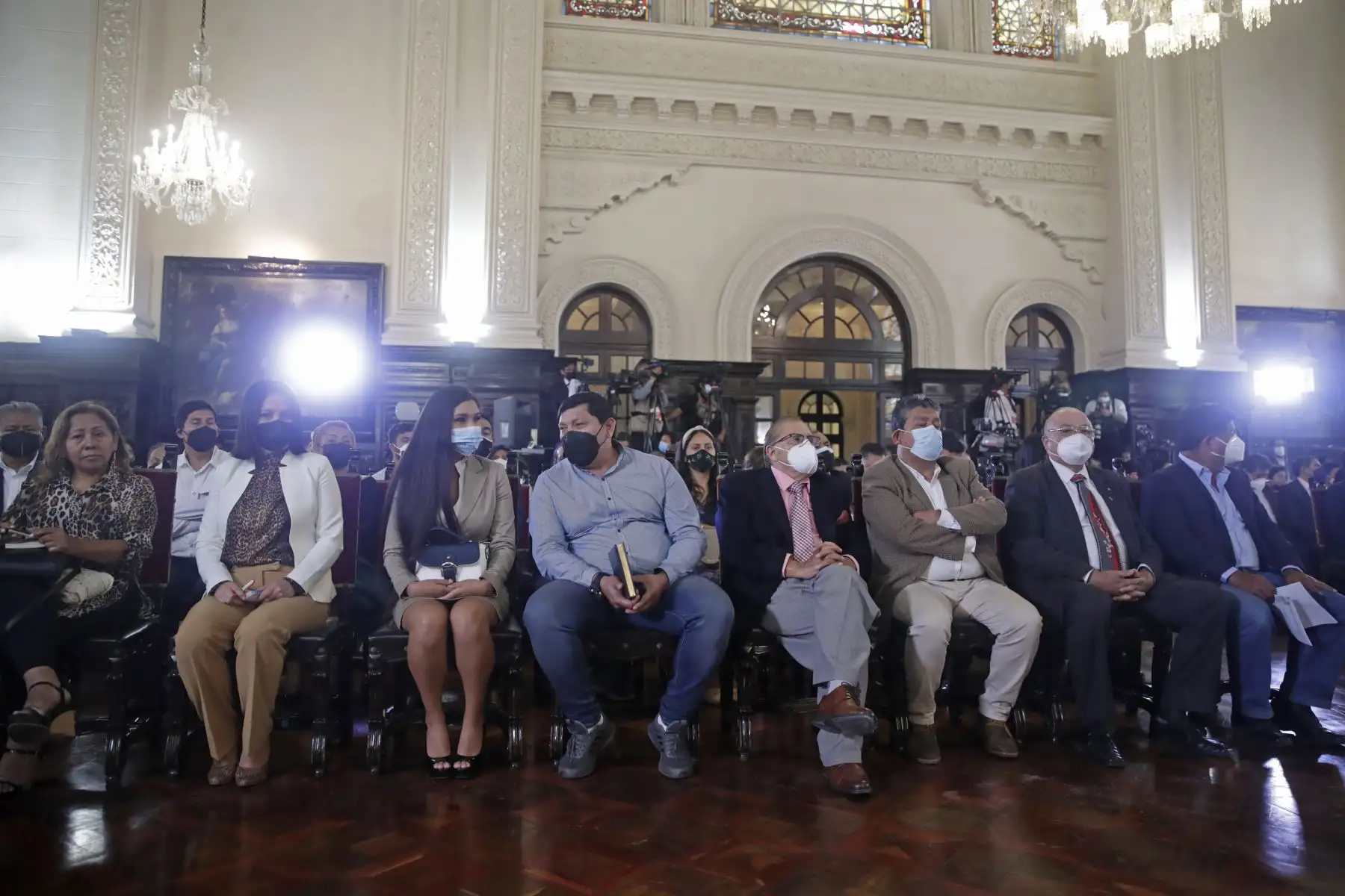 Por su parte, entre los representantes de Gamarra figuran: la Asociación de empresarios de Gamarra, empresarios del Parque Cánepa, la Asociación de exportadores de Gamarra y la Asociación Peruana de Industriales Confeccionistas. 
Foto: ANDINA/Presidencia Perú