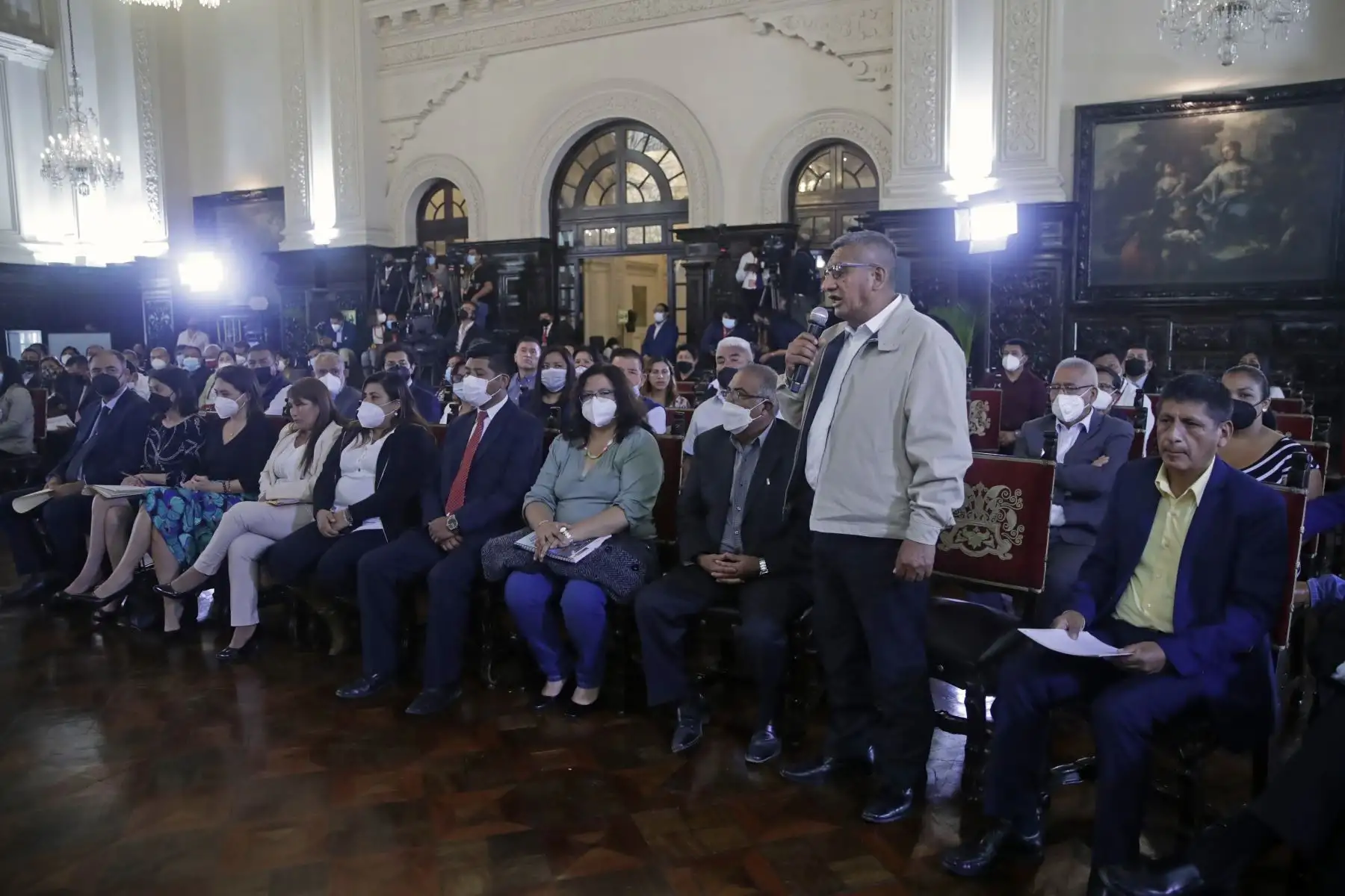 Por su parte, entre los representantes de Gamarra figuran: la Asociación de empresarios de Gamarra, empresarios del Parque Cánepa, la Asociación de exportadores de Gamarra y la Asociación Peruana de Industriales Confeccionistas. 
Foto: ANDINA/Presidencia Perú