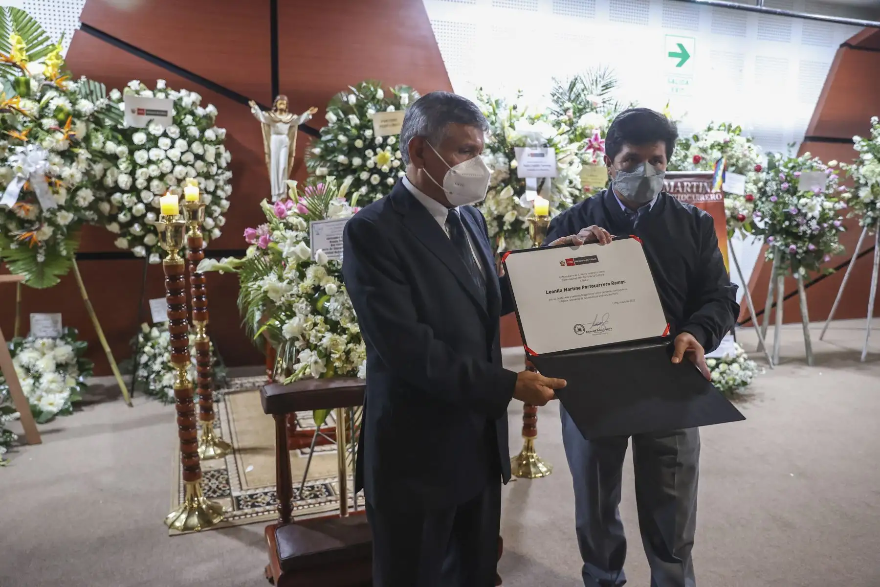 En una emotiva ceremonia en la que participó el presidente de la República, Pedro Castillo, se llevó a cabo el homenaje póstumo a la artista, cantante e intérprete Martina Portocarrero, quien popularizó la canción "Flor de Retama".
Foto: ANDINA/Presidencia Perú