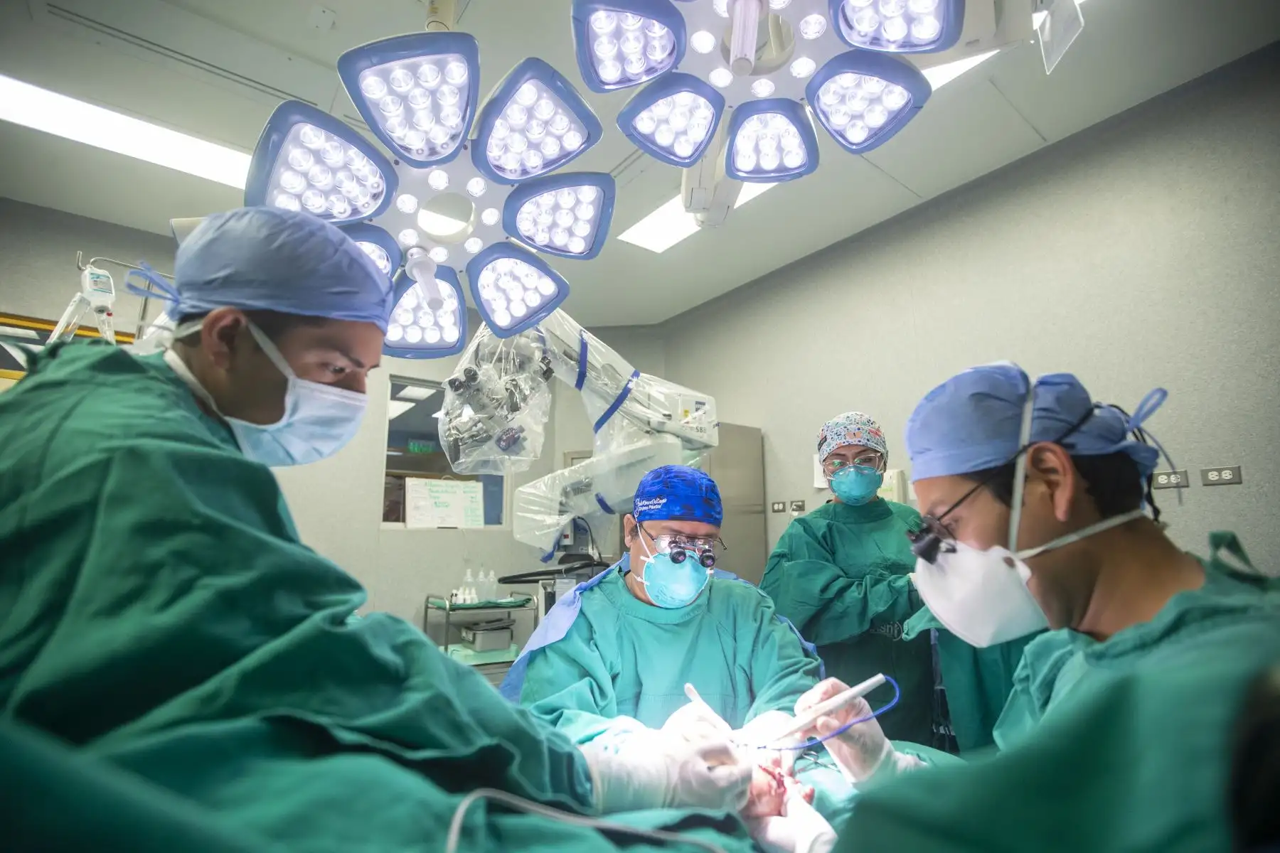 Microcirugías reconstructivas que mejoran la vida de niños quemados. Cirujanos del INSN-San Borja operan a menores cuyas cicatrices por quemadura les impide hacer una vida normal. Foto: ANDINA/Carla Patiño
