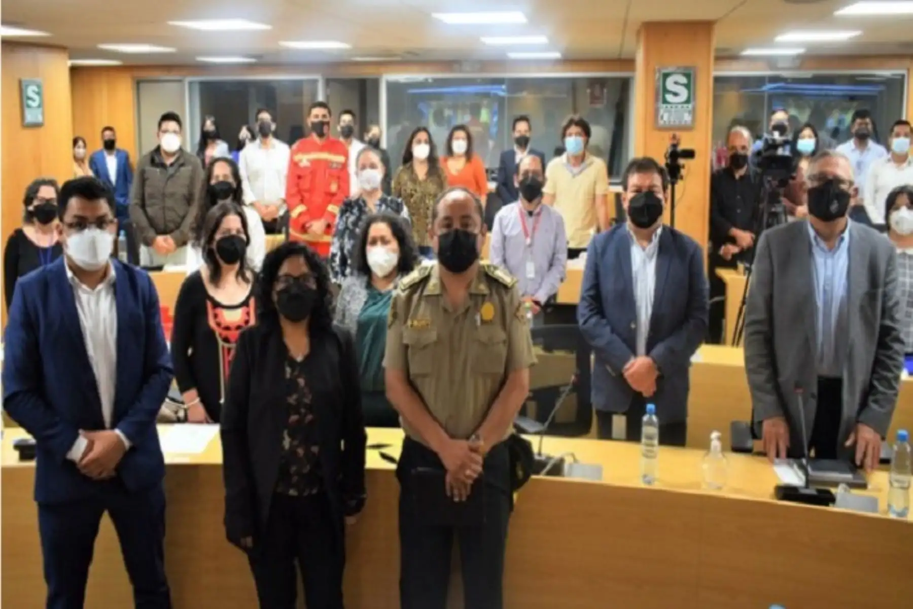 En la mesa de trabajo participaron gremios de transporte, empresas privadas, sociedad civil, universidades y entidades estatales.