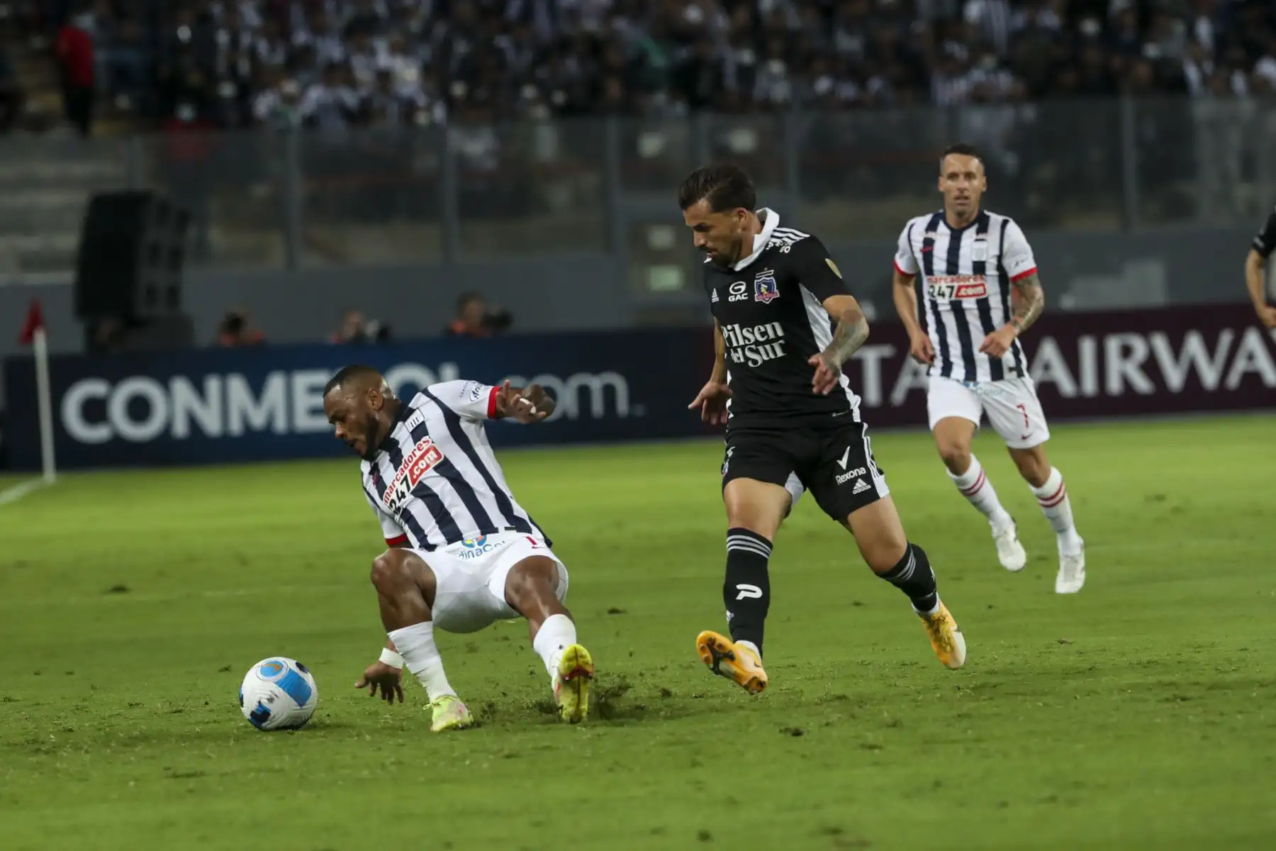 Alianza Lima se enfrenta a  Colo Colo en el Estadio Nacional por el Grupo F de la Copa Libertadores 2022. Foto: ANDINA/Carla Patiño