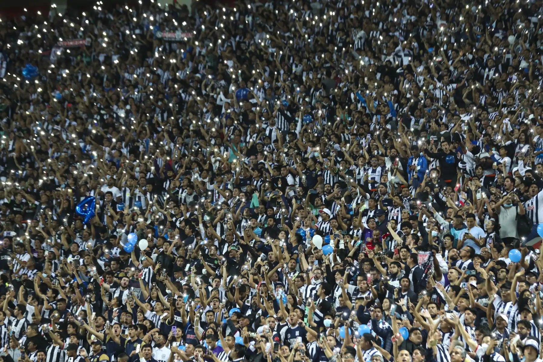 Alianza Lima se enfrenta a  Colo Colo en el Estadio Nacional por el Grupo F de la Copa Libertadores 2022. Foto: ANDINA/Carla Patiño