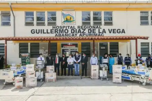En un acto protocolar, las autoridades del Minsa entregaron los kits UCI adulto/pediátrico en Apurímac.