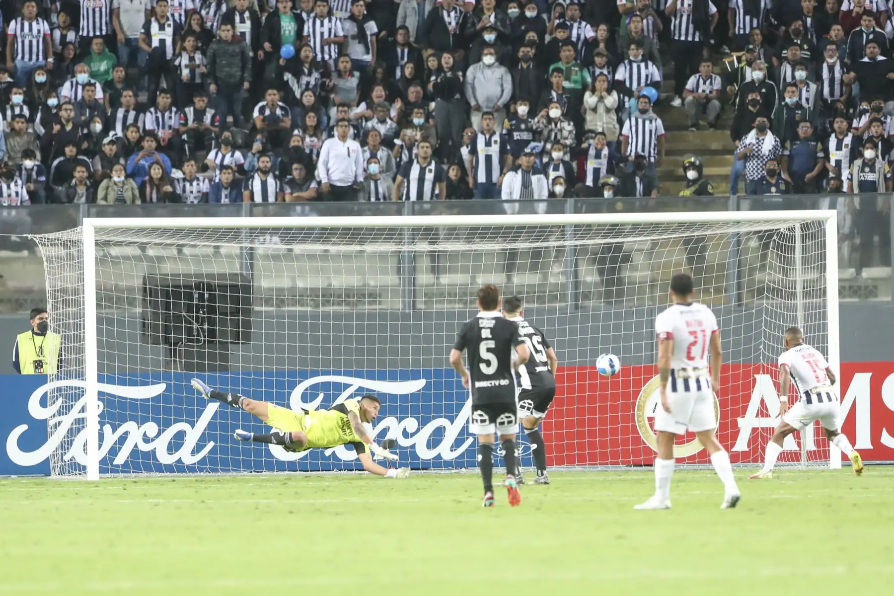 Copa Libertadores: Alianza Lima empata 1-1 con Colo Colo al inicio del segundo tiempo. Foto: ANDINA/Carla Patiño