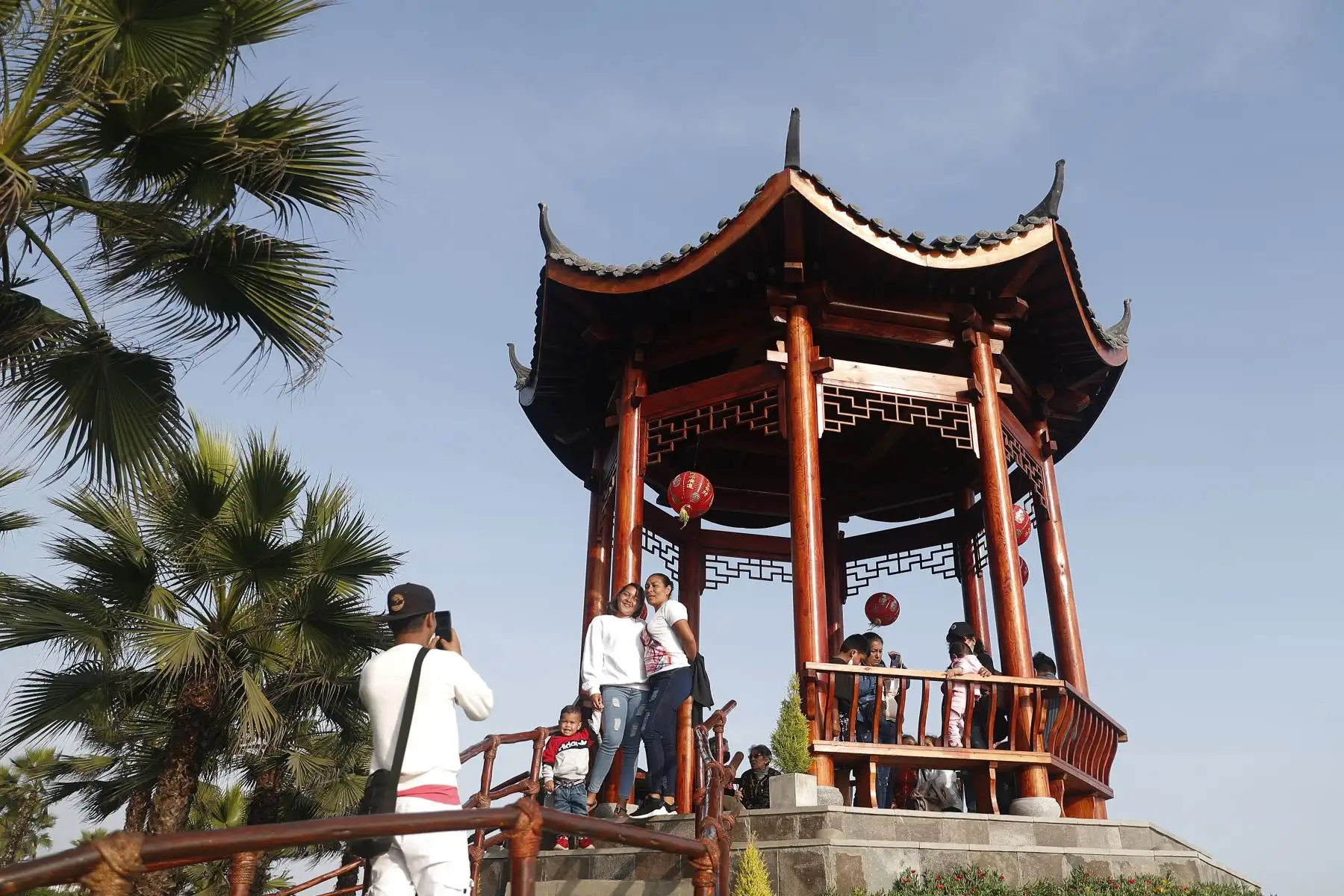 La Alameda Chabuca Granda, el Parque Chino de Miraflores y el Parque de la Amistad son algunos lugares que pueden ser visitados por el Día de la Madre.