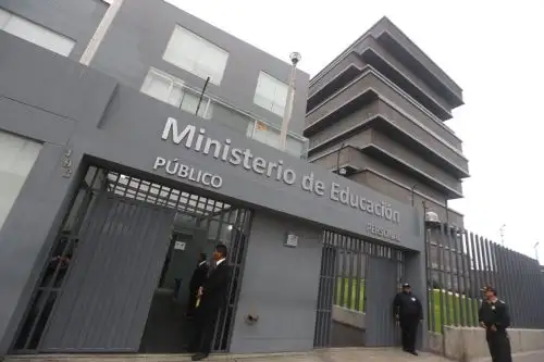Minedu y Minsa coordinan para acelerar afiliación del adolescente venezolano al Seguro Integral del Salud.