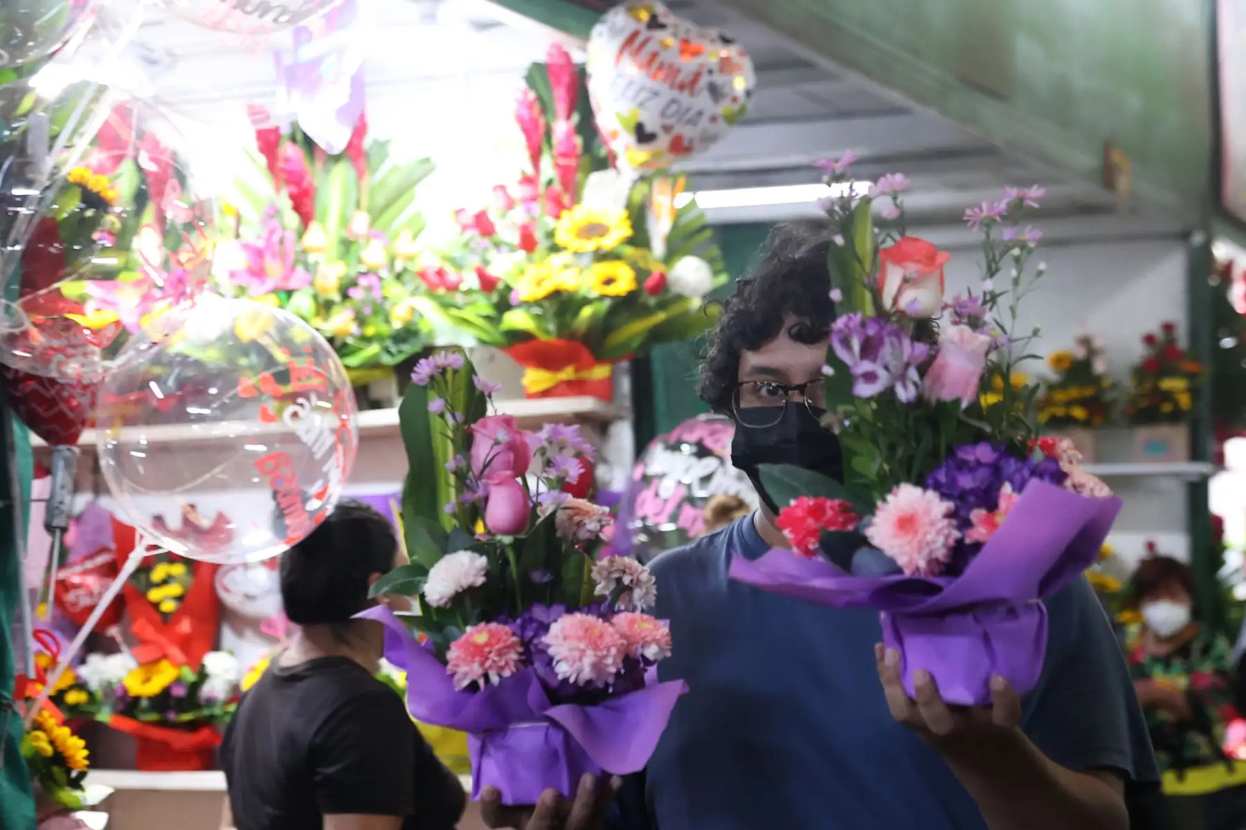 Venta de arreglos florales crece con motivo del día de la madre. Mercado de flores. Foto: ANDINA/Melina Mejía