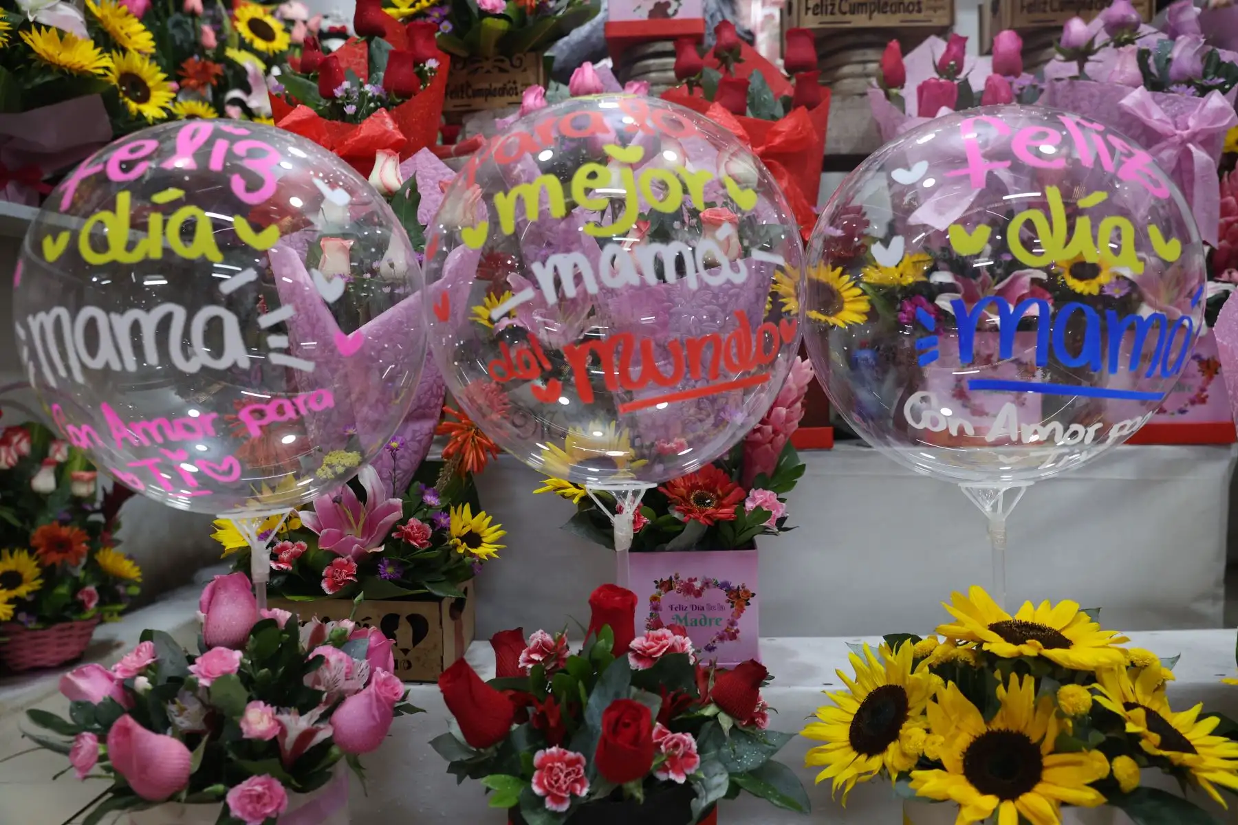 Venta de arreglos florales crece con motivo del día de la madre. Mercado de flores. Foto: ANDINA/Melina Mejía