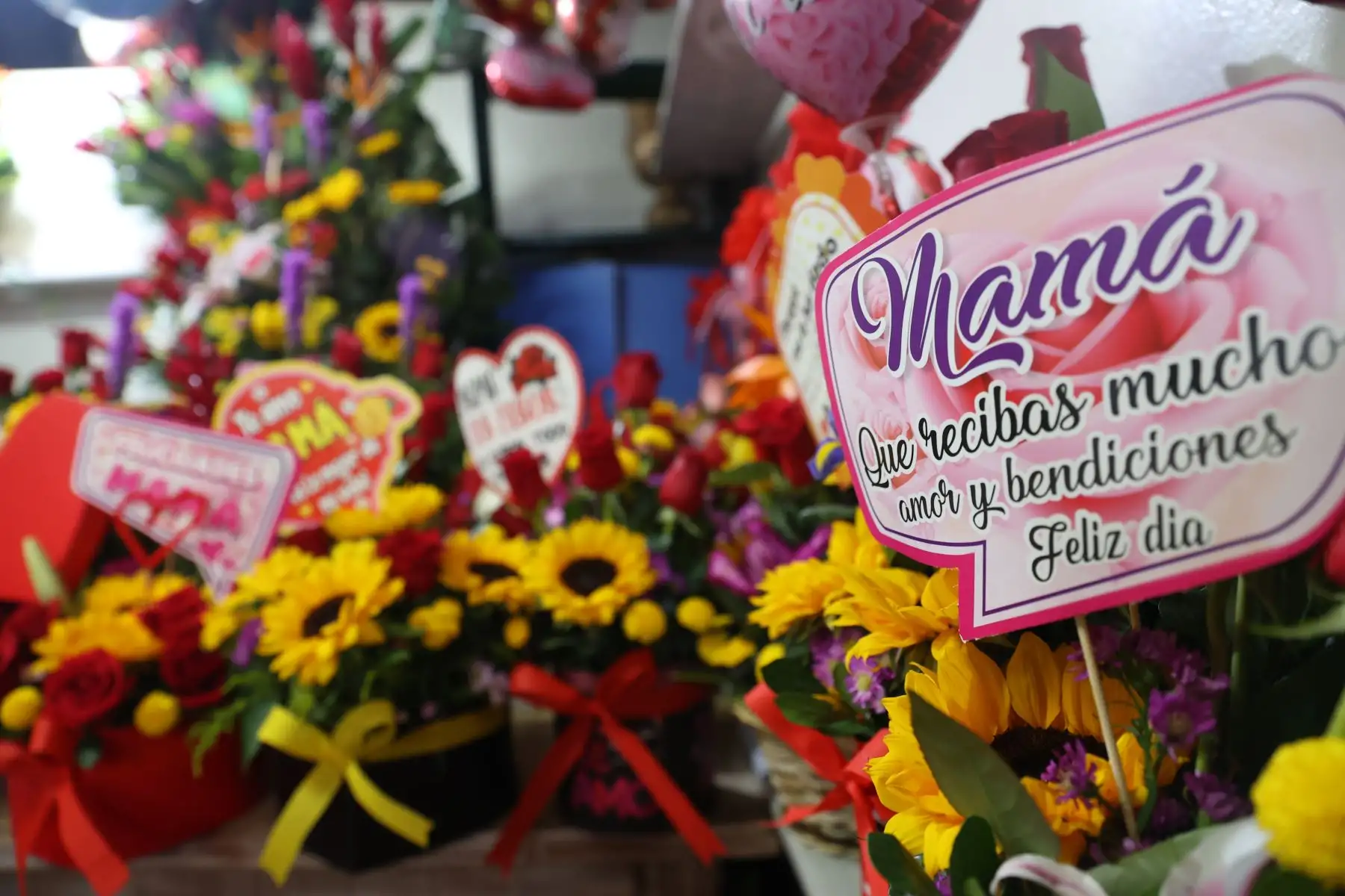 Venta de arreglos florales crece con motivo del día de la madre. Mercado de flores. Foto: ANDINA/Melina Mejía