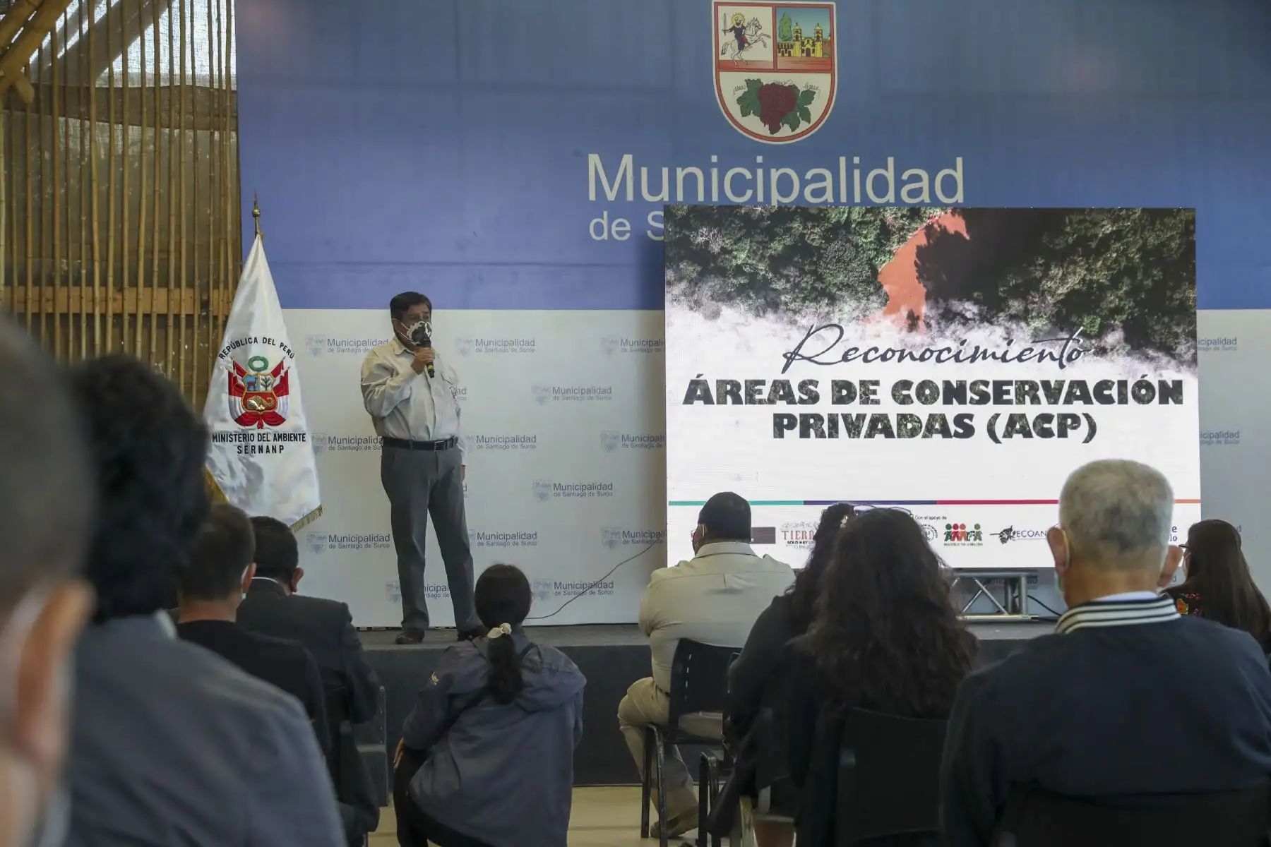 El Ministerio del Ambiente y el Servicio Nacional de Áreas Naturales Protegidas por el Estado, entregaron el reconocimiento a los representantes de las áreas de conservación privada reconocidas durante el año 2021 y 2022. Durante el evento se reconocieron 10 áreas de conservación privada quienes se han convertido en uno de los principales impulsores de la conservación en sus ámbitos. Foto: ANDINA/Carla Patiño