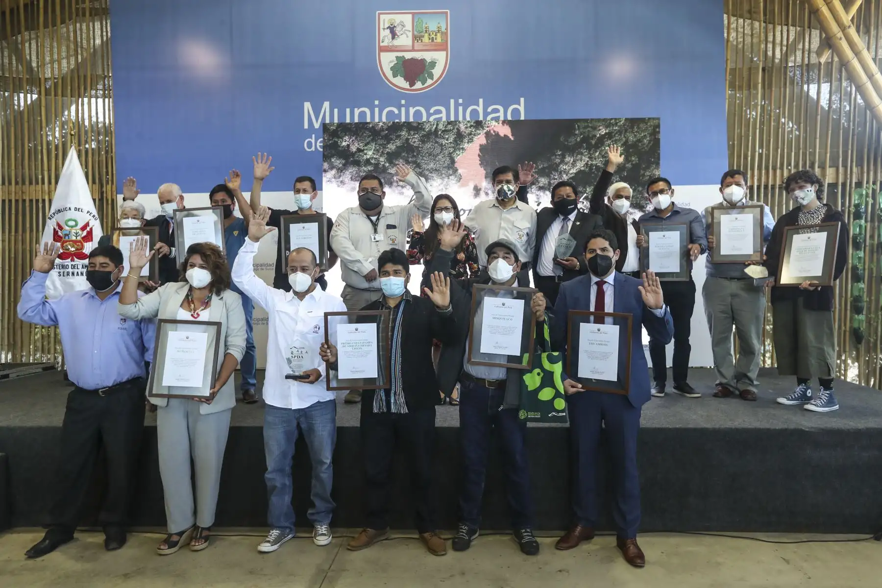 El Ministerio del Ambiente y el Servicio Nacional de Áreas Naturales Protegidas por el Estado, entregaron el reconocimiento a los representantes de las áreas de conservación privada reconocidas durante el año 2021 y 2022. Durante el evento se reconocieron 10 áreas de conservación privada quienes se han convertido en uno de los principales impulsores de la conservación en sus ámbitos. Foto: ANDINA/Carla Patiño