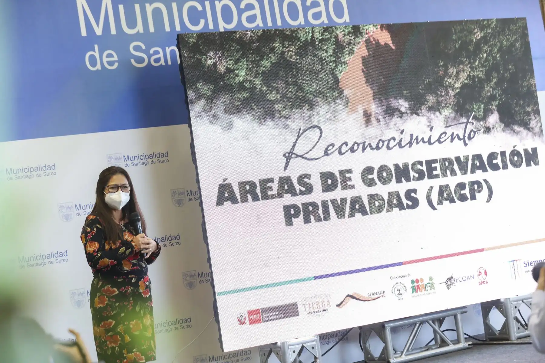 El Ministerio del Ambiente y el Servicio Nacional de Áreas Naturales Protegidas por el Estado, entregaron el reconocimiento a los representantes de las áreas de conservación privada reconocidas durante el año 2021 y 2022. Durante el evento se reconocieron 10 áreas de conservación privada quienes se han convertido en uno de los principales impulsores de la conservación en sus ámbitos. Foto: ANDINA/Carla Patiño