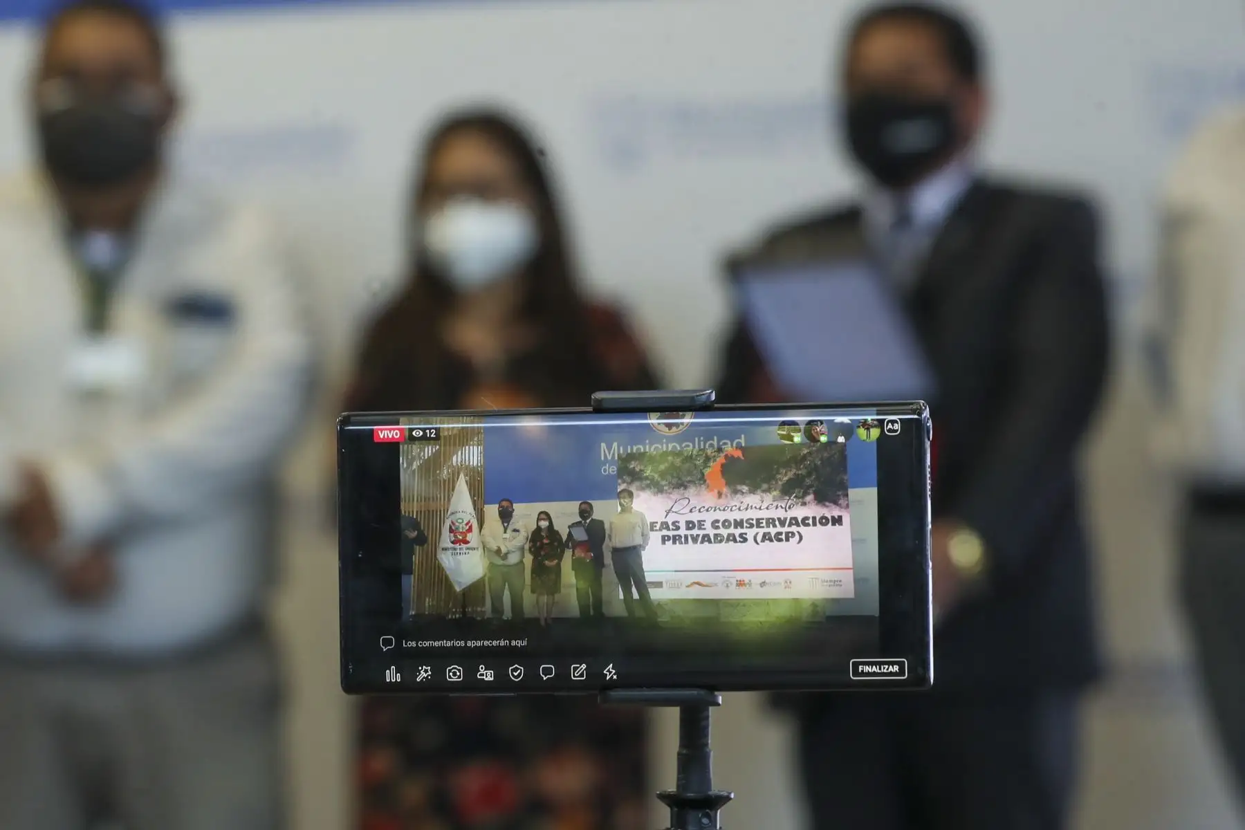 El Ministerio del Ambiente y el Servicio Nacional de Áreas Naturales Protegidas por el Estado, entregaron el reconocimiento a los representantes de las áreas de conservación privada reconocidas durante el año 2021 y 2022. Durante el evento se reconocieron 10 áreas de conservación privada quienes se han convertido en uno de los principales impulsores de la conservación en sus ámbitos. Foto: ANDINA/Carla Patiño