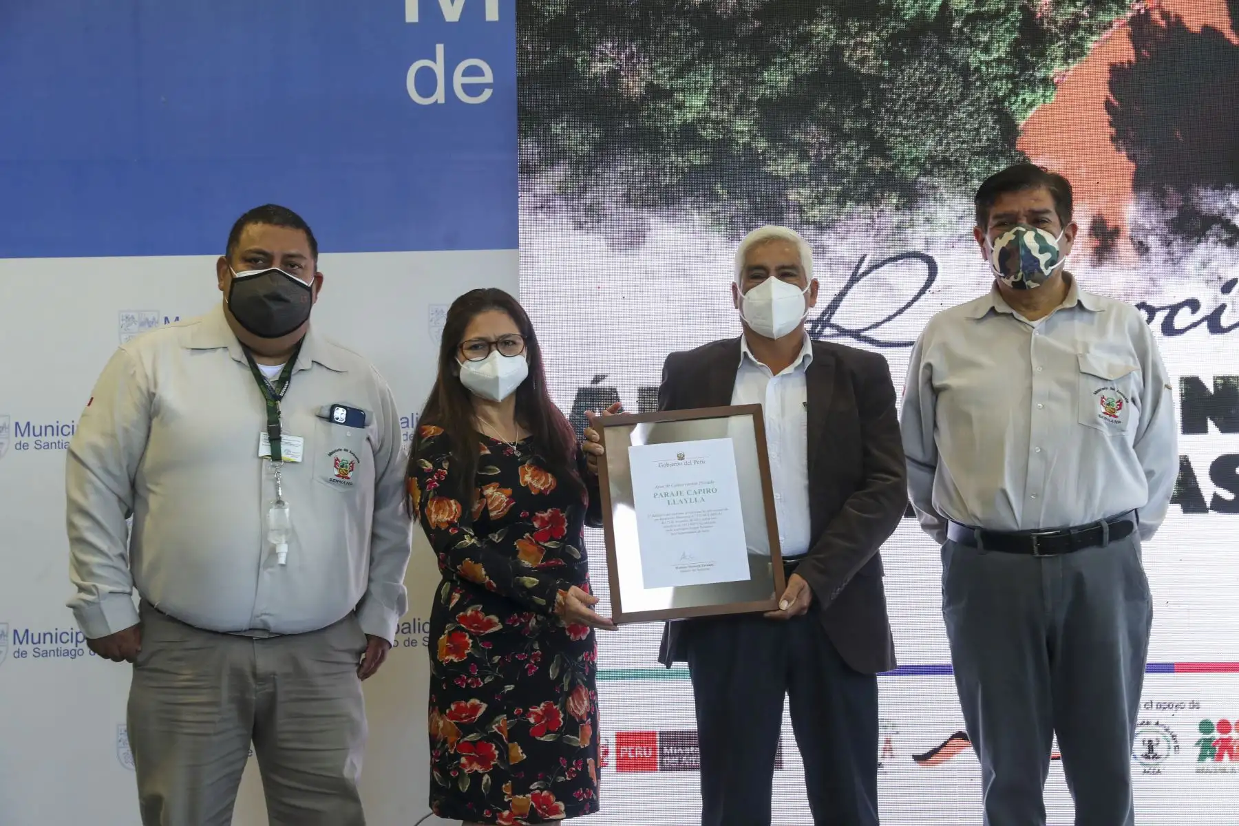 El Ministerio del Ambiente y el Servicio Nacional de Áreas Naturales Protegidas por el Estado, entregaron el reconocimiento a los representantes de las áreas de conservación privada reconocidas durante el año 2021 y 2022. Durante el evento se reconocieron 10 áreas de conservación privada quienes se han convertido en uno de los principales impulsores de la conservación en sus ámbitos. Foto: ANDINA/Carla Patiño