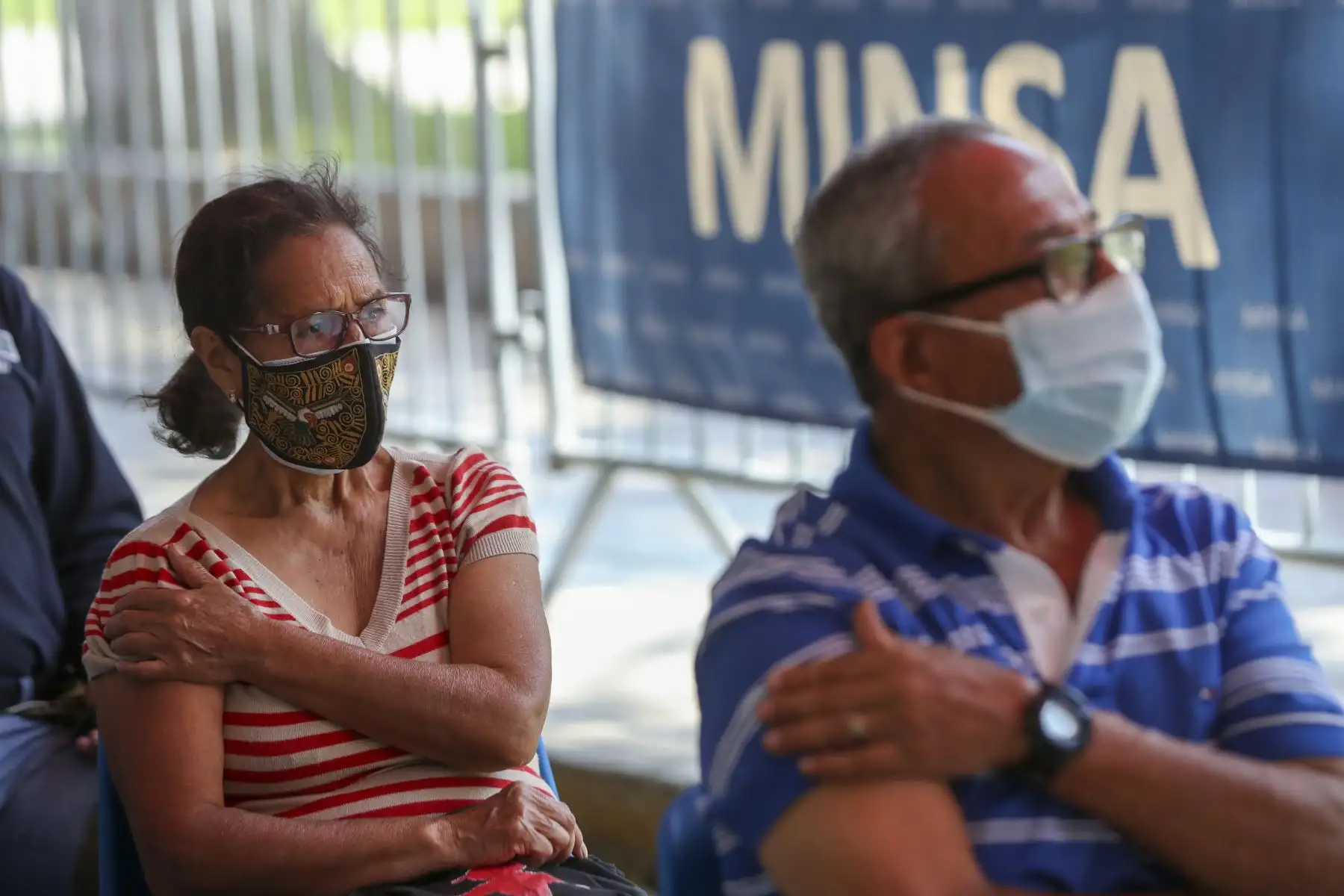 El Ministerio de Salud (Minsa) aprobó la aplicación de una cuarta dosis contra la COVID-19 en la población mayor de 50 años. Esta deberá ser administrada en todos los centros de vacunación y establecimientos de salud del país luego de haberse cumplido 5 meses de aplicarse la tercera dosis. Foto: ANDINA/Carla Patiño