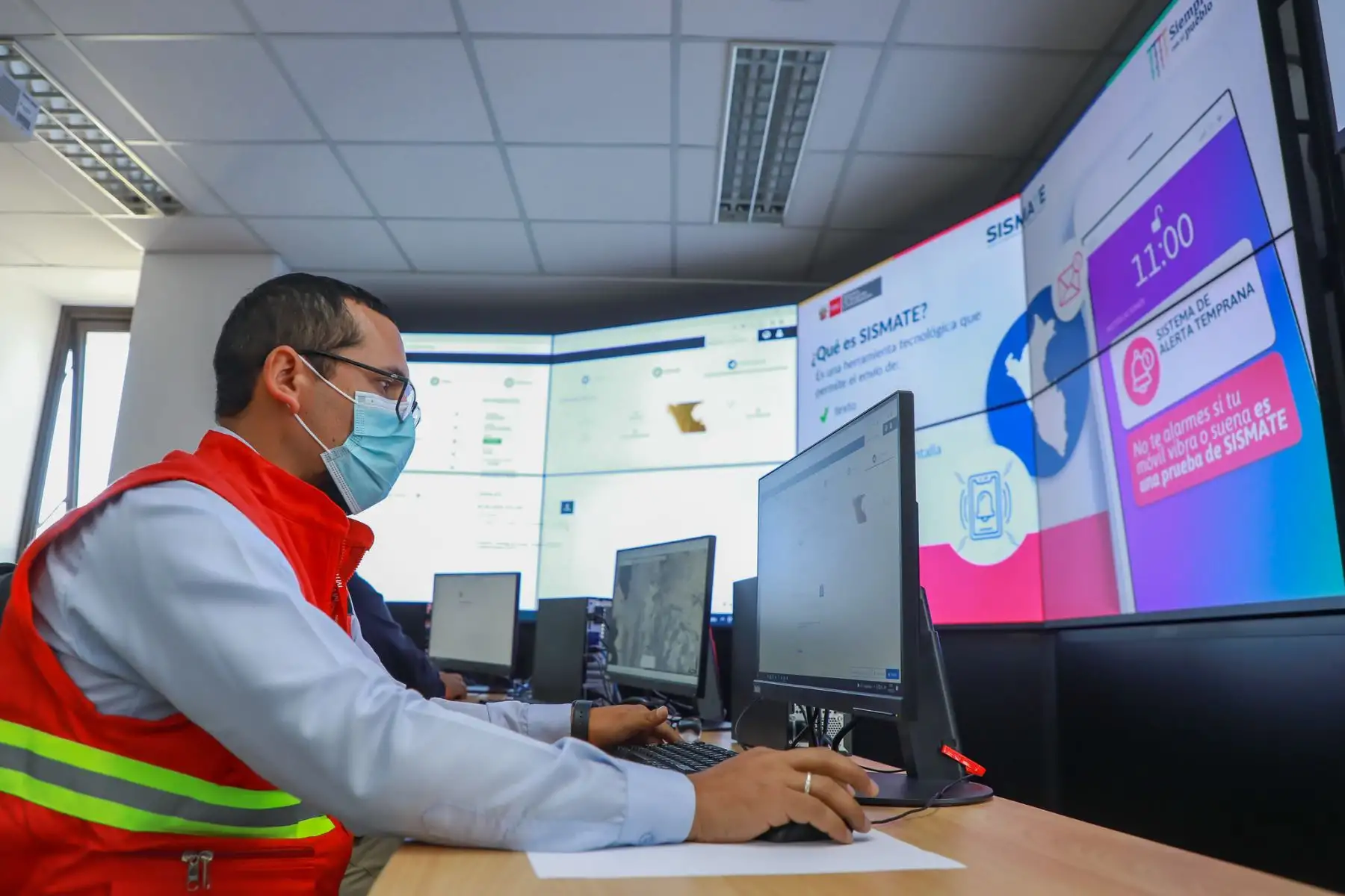 El Ministerio de Transportes y Comunicaciones efectuó una prueba del Sistema de Mensajería de Alerta Temprana (SISMATE) en todo el país.
Foto: MTC