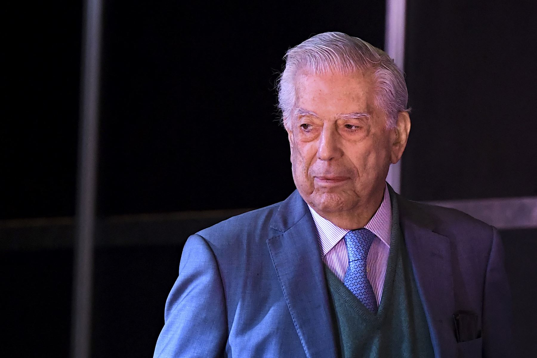 El escritor peruano Mario Vargas Llosa durante la 46 Feria Internacional del Libro de Buenos Aires. Foto: AFP