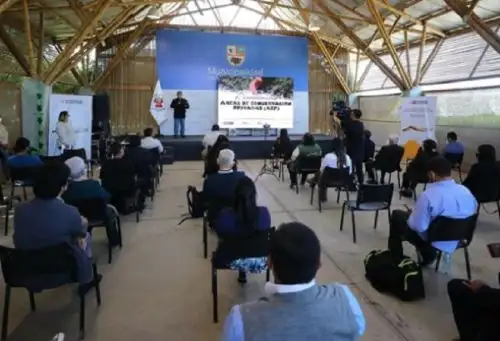 Ceremonia de entrega de resoluciones ministeriales a los respectivos titulares de diez áreas de conservación privada reconocidas oficialmente en el 2021 y 2022.