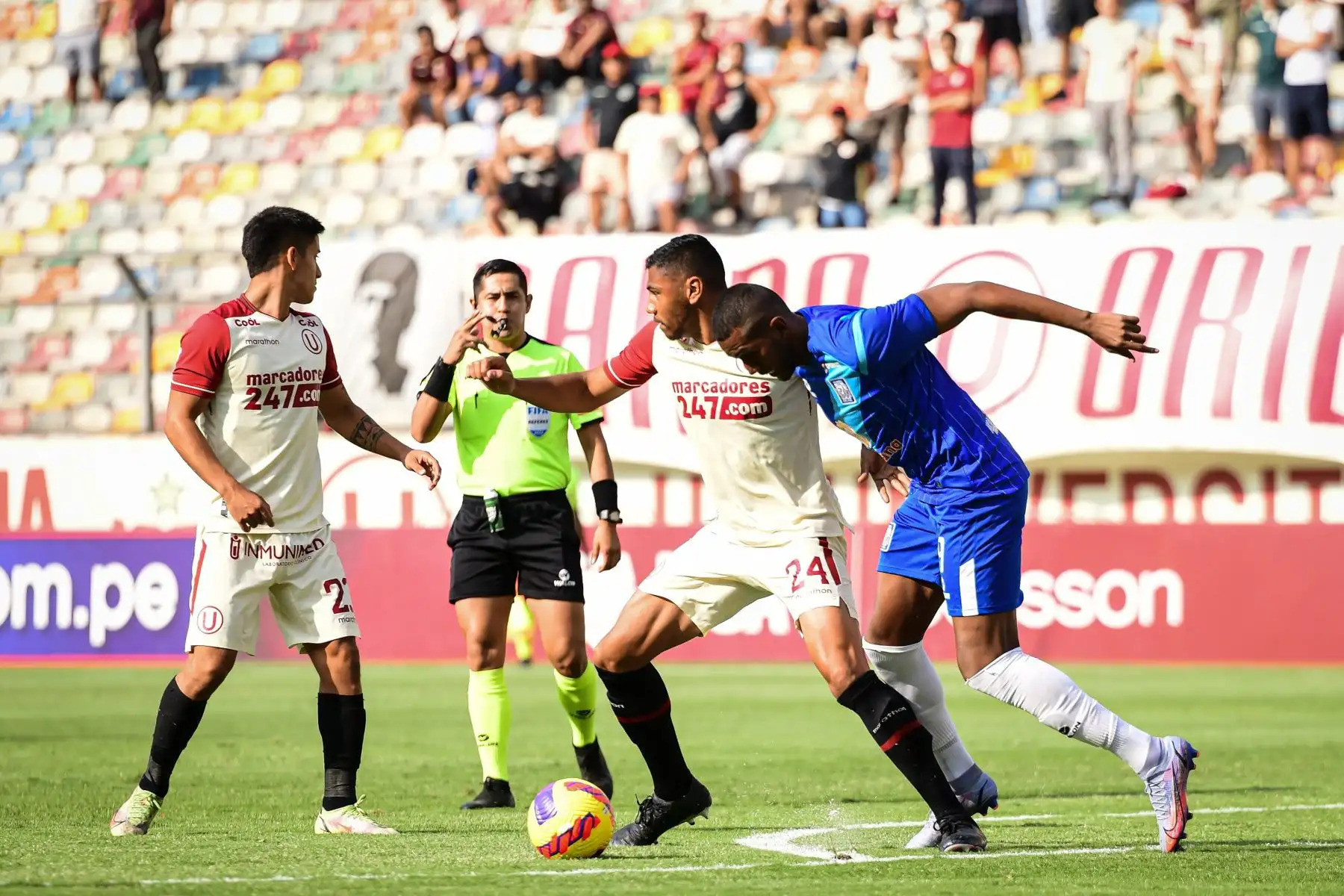 Universitario choca ante Alianza Atlético por la fecha 13 de la Liga 1, en el Estadio Monumental. Foto: Liga 1