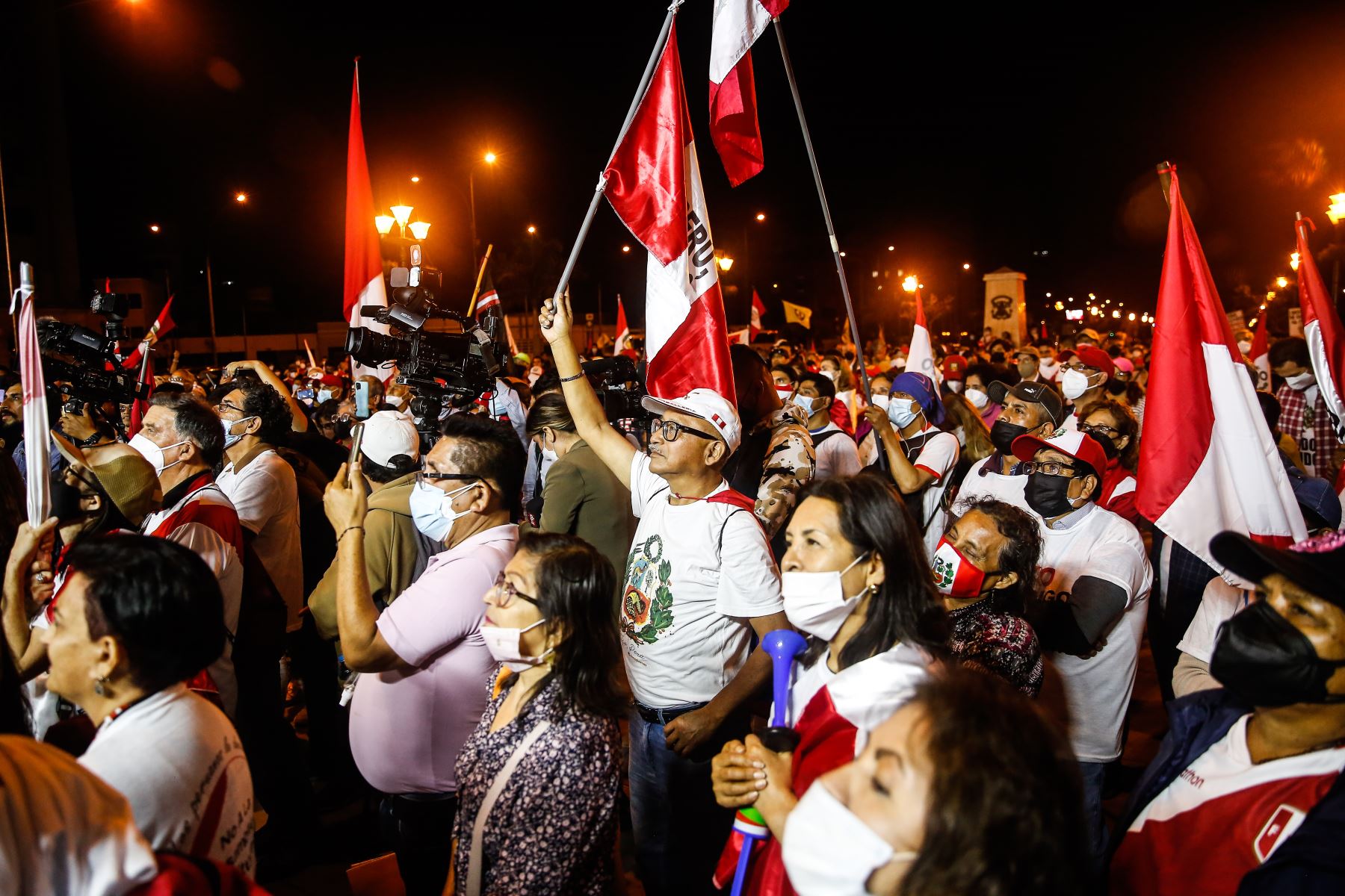 Realizan marcha contra reforma de la Constitución en Lima