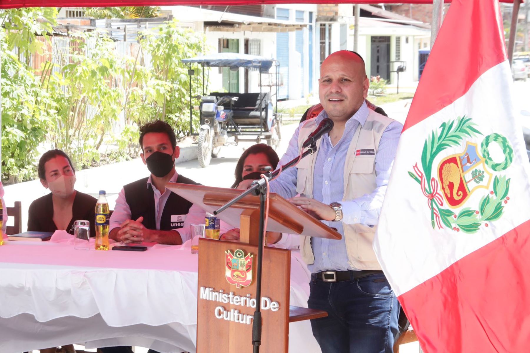 El ministro de Cultura, Alejandro Salas, inauguró un mural en Moyobamba. ANDINA/Difusión