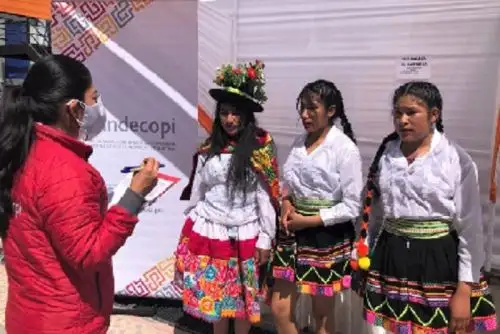 En la feria participaron 800 adolescentes y jóvenes de los distritos de Tambo, La Mar, Acocro, Acosvinchos, Pacaycasa, Huamanguilla,Tambillo, Quinua, Ayacucho, Carmen Alto, San Juan Bautista, Jesús Nazareno yAndrés Avelino Cáceres Dorregaray.
