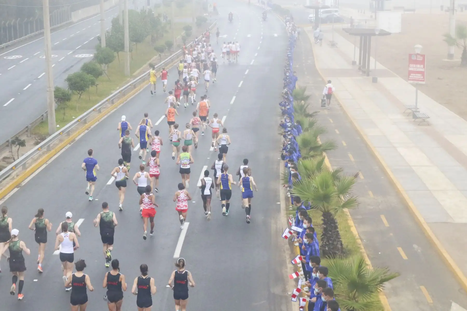 El Consejo Internacional del Deporte Militar y la Federación Deportiva Militar del Perú (Fedemilpe) con el apoyo de Mindef organizaron el campeonato Mundial Militar de Maratón que empezó hoy en el tramo Costa Verde que comprende los distritos de La Perla, San Miguel y Magdalena, con la participación de 144 atletas, provenientes de 18 países. Además de Perú participarán en la maratón Baréin, Bélgica, Colombia, Ecuador, Francia, Alemania, Guinea y Lituania. Foto: ANDINA/Eddy Ramos