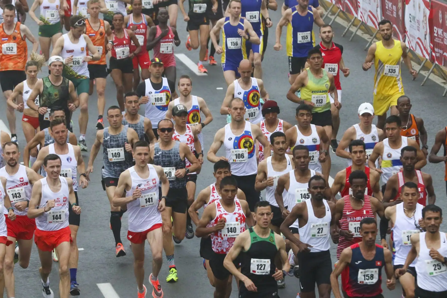 El Consejo Internacional del Deporte Militar y la Federación Deportiva Militar del Perú (Fedemilpe) con el apoyo de Mindef organizaron el campeonato Mundial Militar de Maratón que empezó hoy en el tramo Costa Verde que comprende los distritos de La Perla, San Miguel y Magdalena, con la participación de 144 atletas, provenientes de 18 países. Además de Perú participarán en la maratón Baréin, Bélgica, Colombia, Ecuador, Francia, Alemania, Guinea y Lituania. Foto: ANDINA/Eddy Ramos